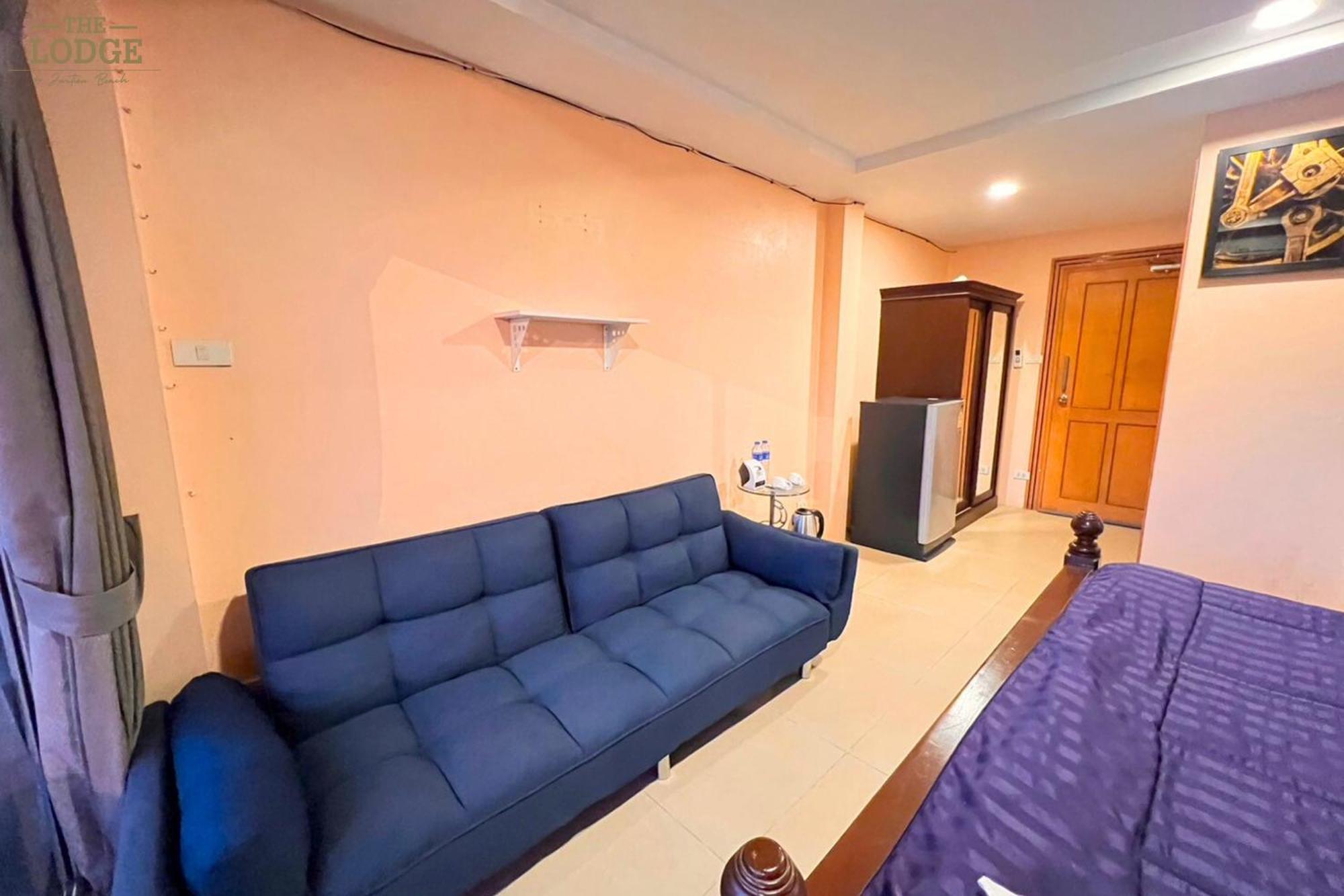 Hotel The Jomtien 9