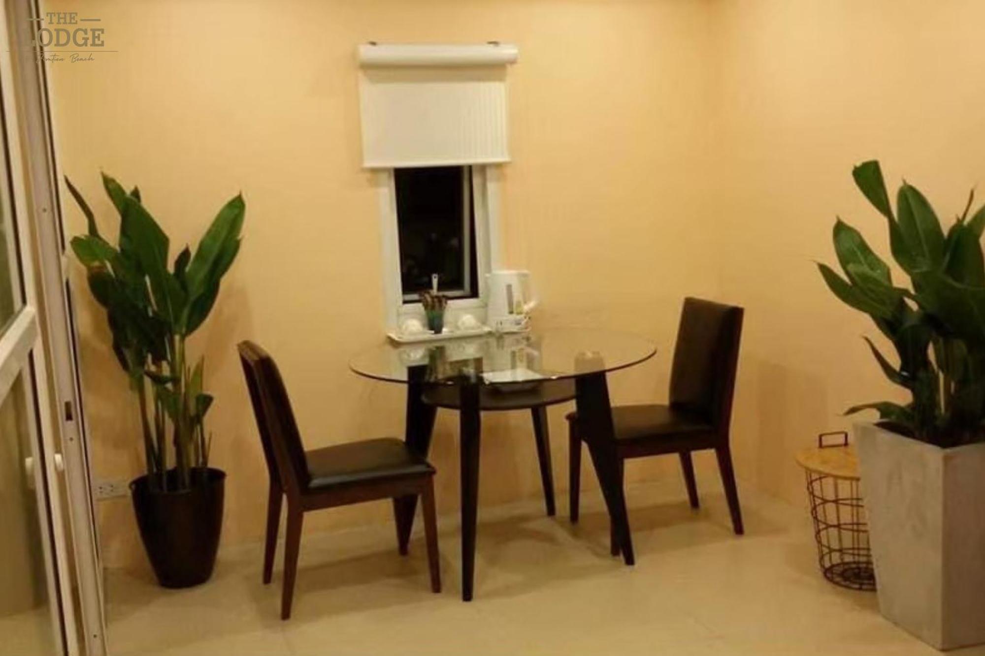 Hotel The Jomtien 9