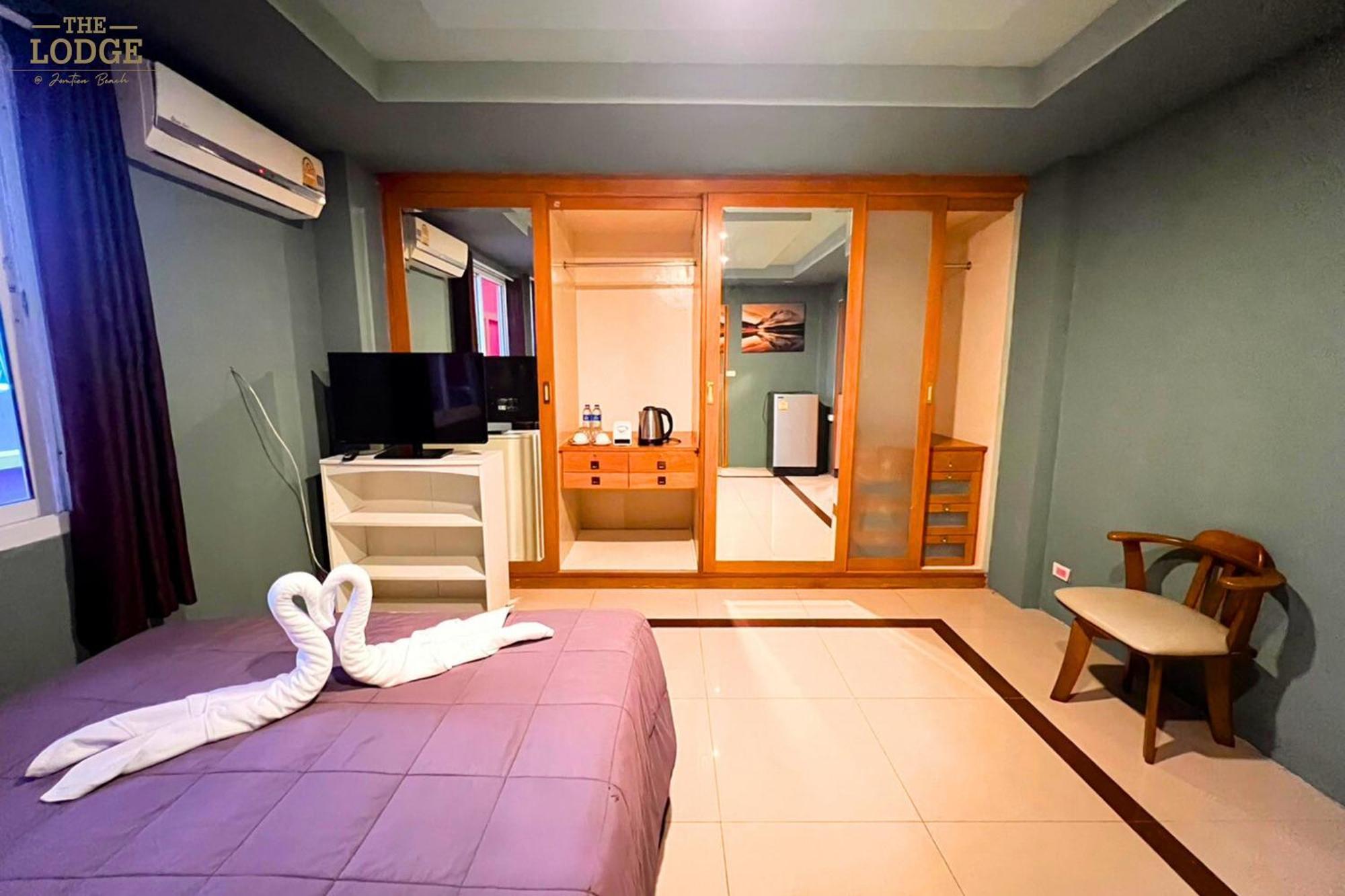 Hotel The Jomtien 9