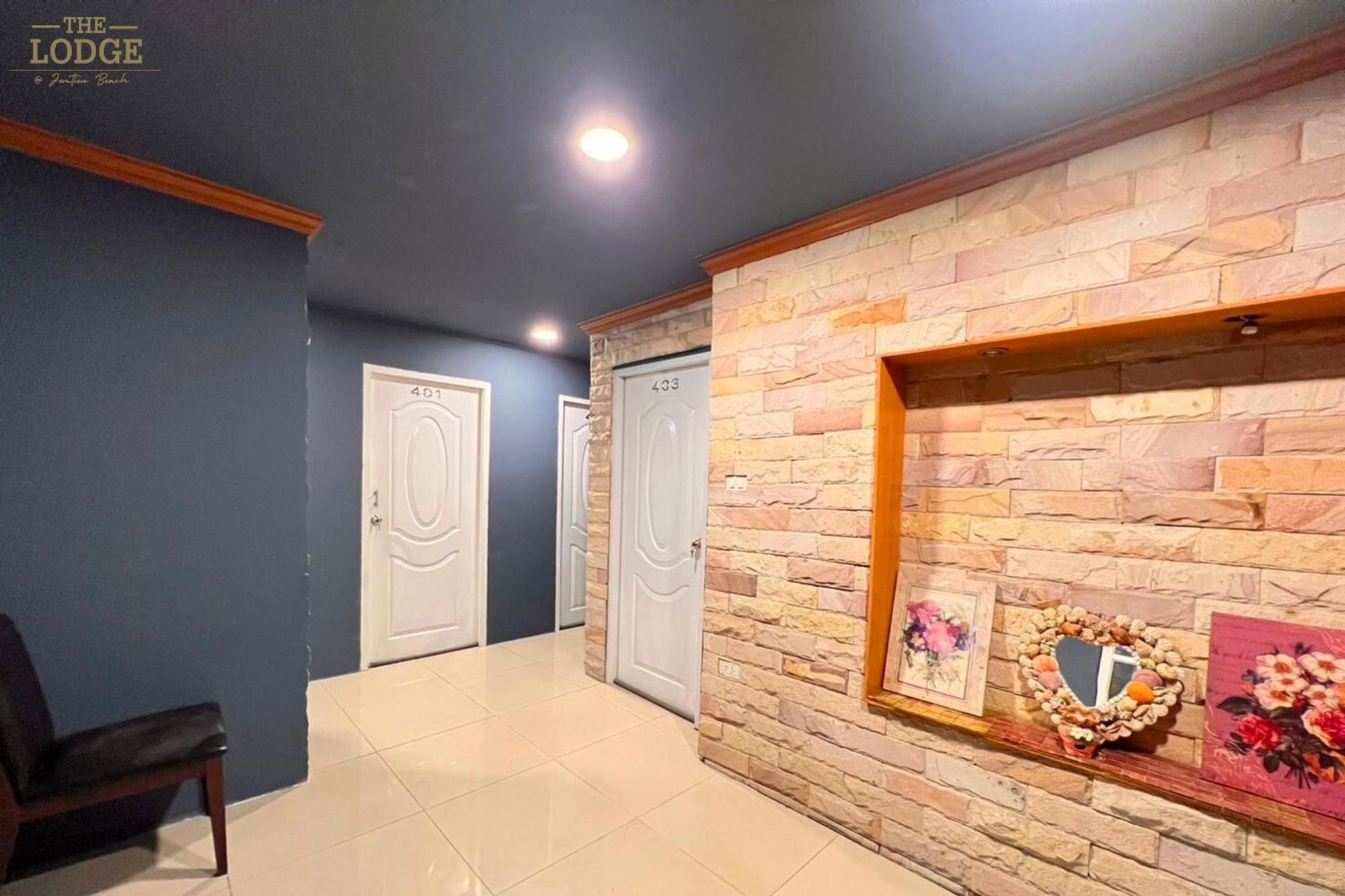 Hotel The Jomtien 9