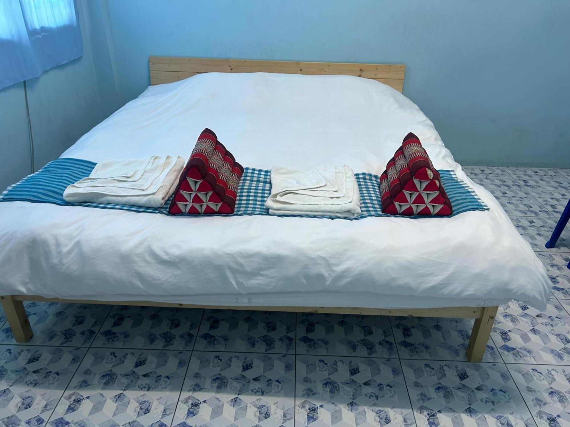 Noot's Bar And Guest house 5*