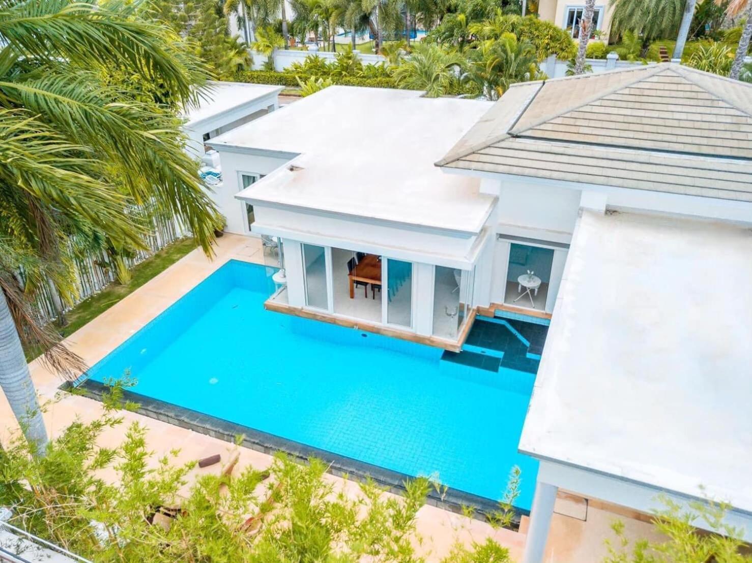 Villa Pool Pattaya H52