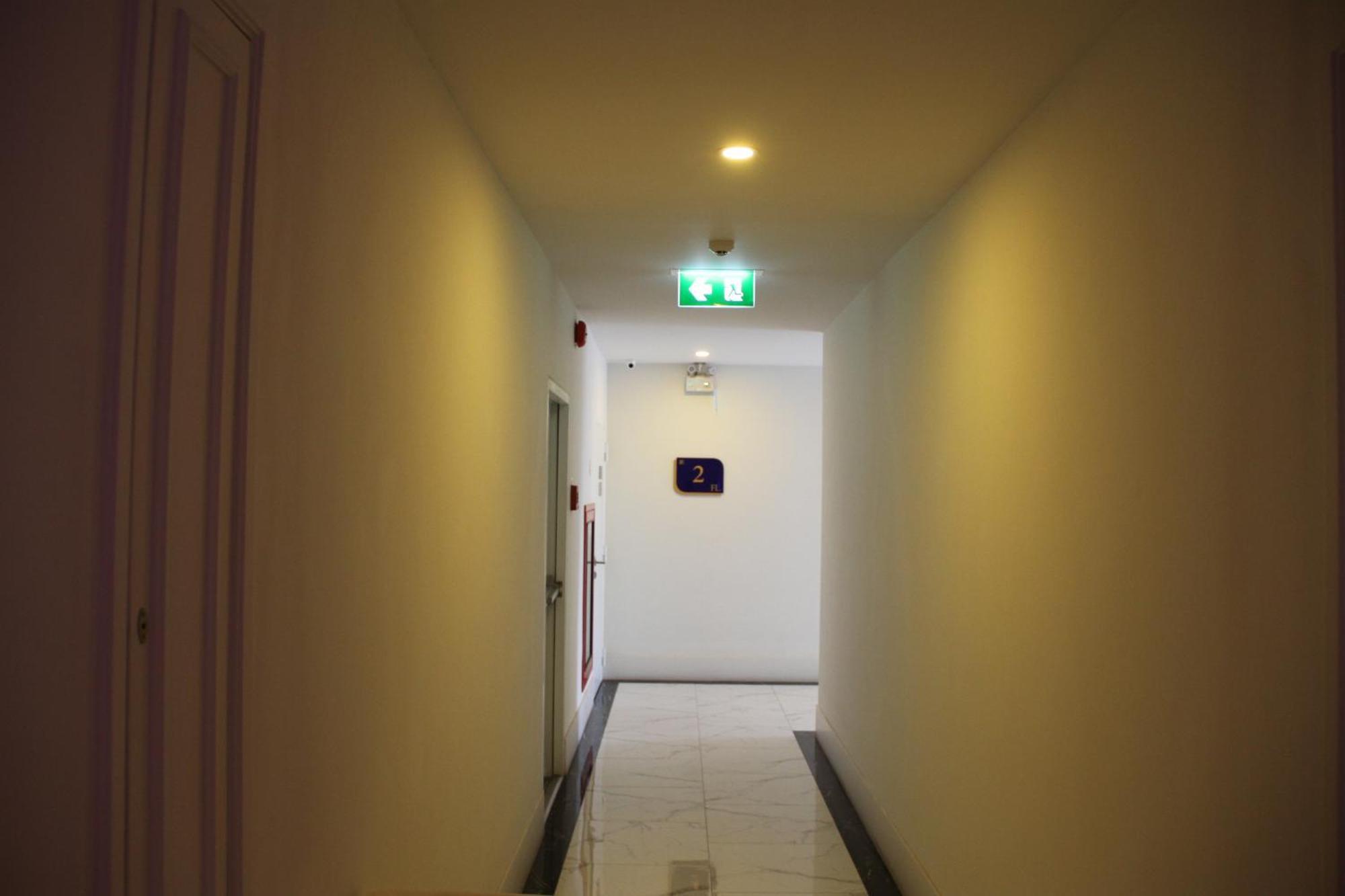 Grand Florida芭提雅带免费游泳池温泉桑拿浴和健身房瑜伽室私家海滩公寓e206 * Na Chom Thian