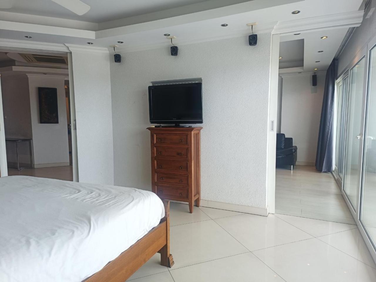 View Talay 6 By Honey Apartment
