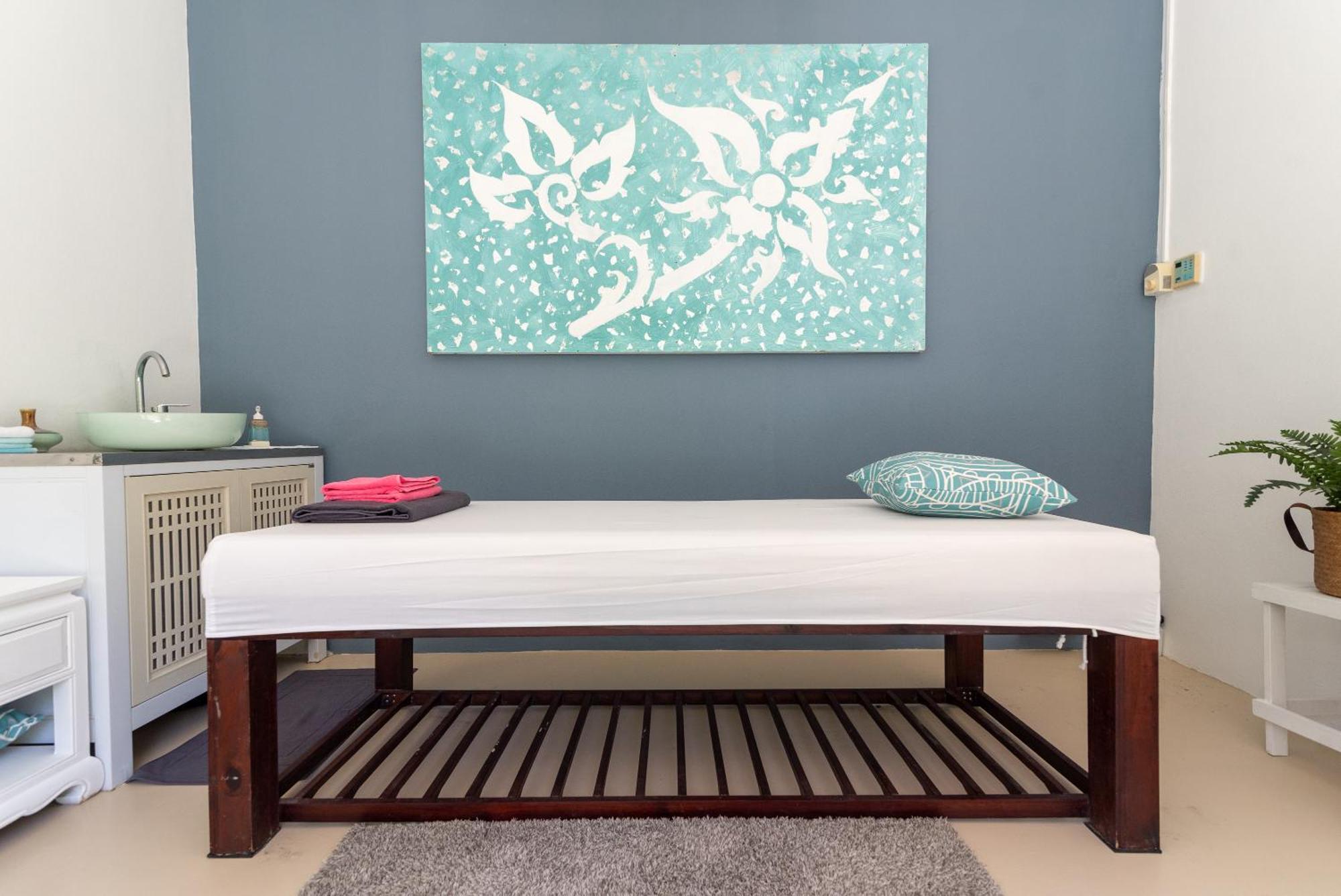 2br Baan Chanchai, Seconds To *