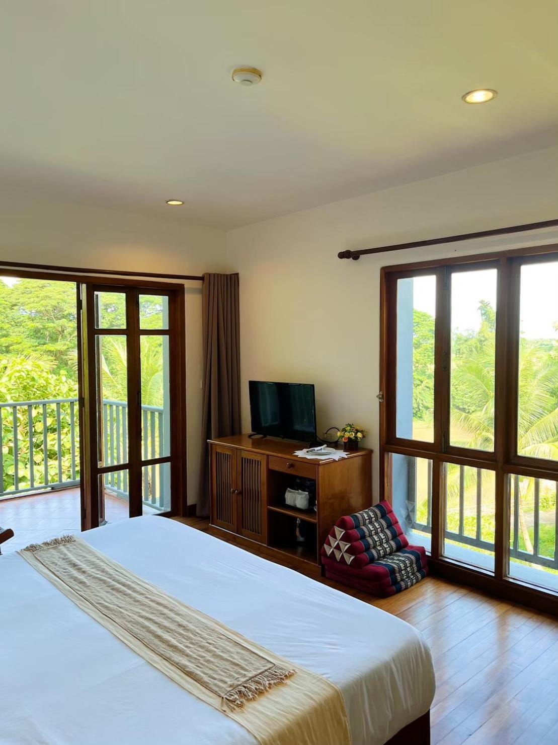 Riverhouse Mae Sariang