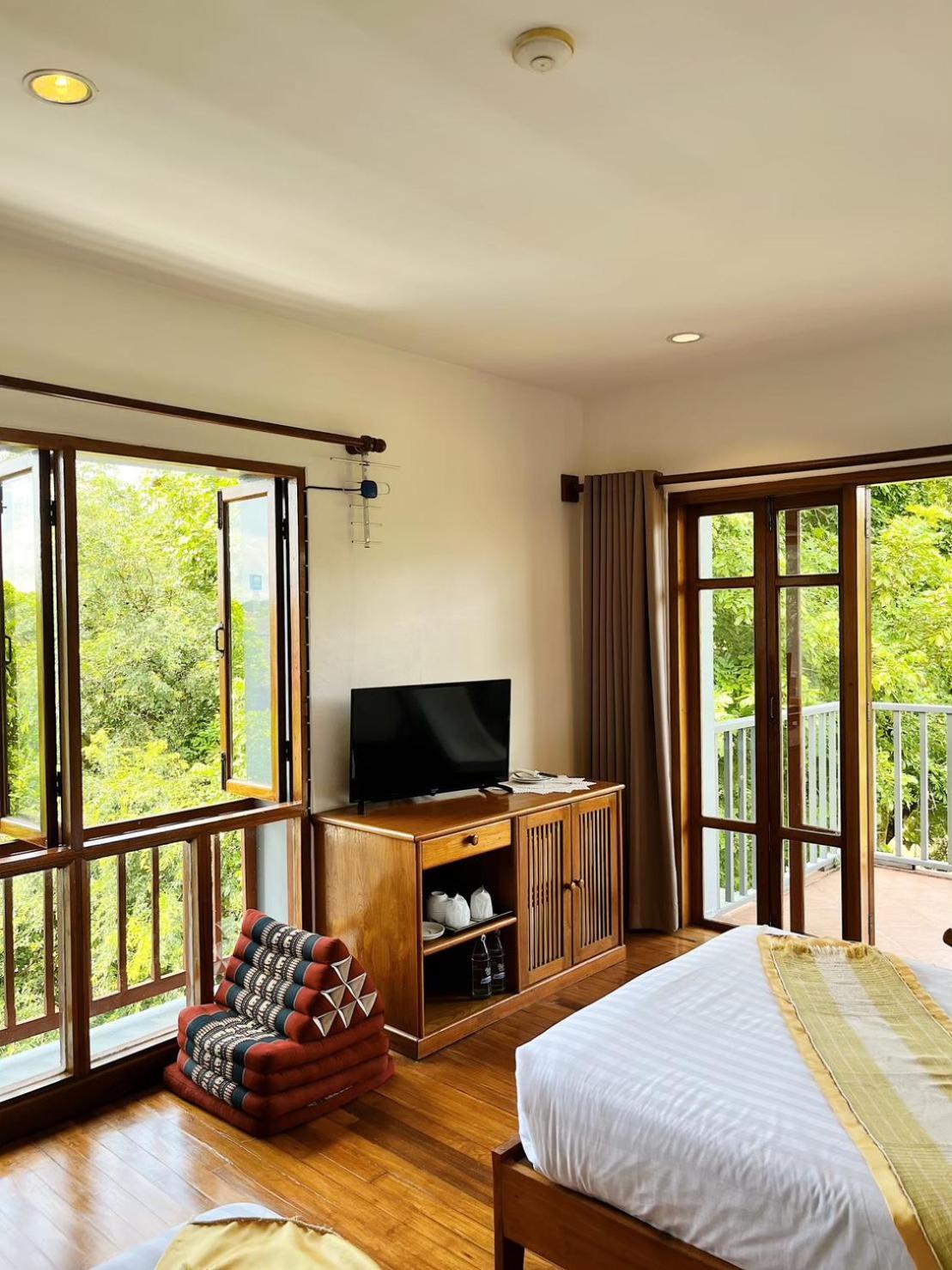 Riverhouse 3* Mae Sariang