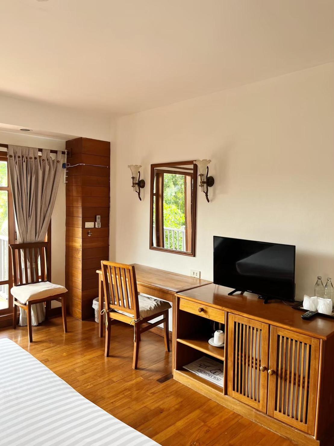 Riverhouse Mae Sariang