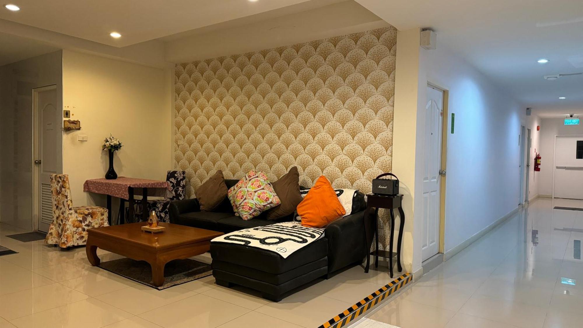 Hotel Privacy Lopburi