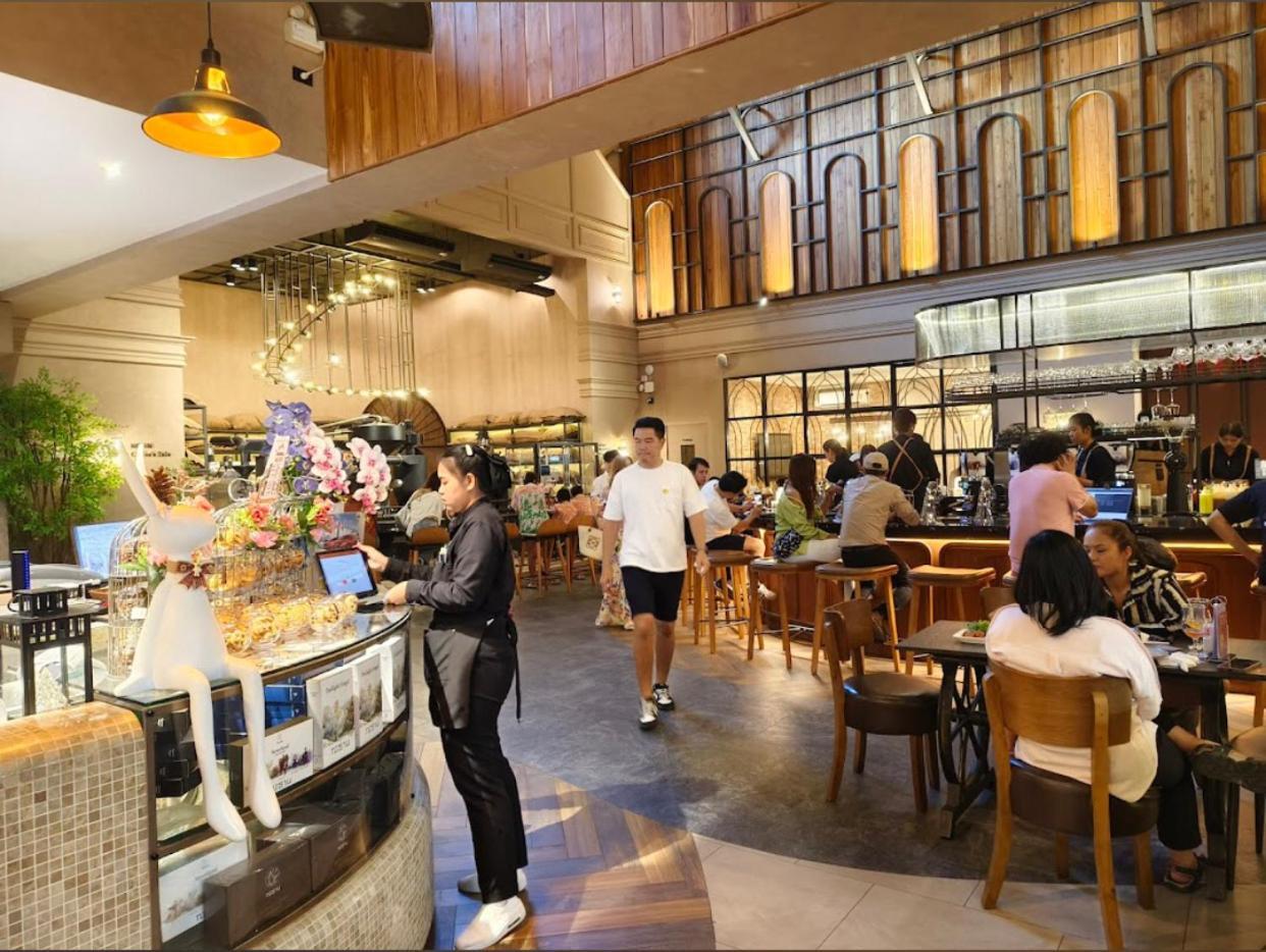 Grand Florida芭提雅带免费游泳池温泉桑拿浴和健身房瑜伽室私家海滩公寓e206 * Na Chom Thian