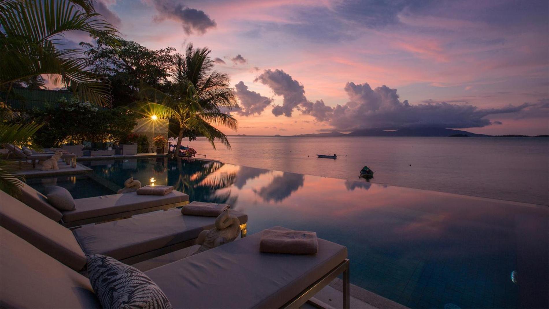 Chic Baan Capo - Luxury Four Bedroom Beachfront Villa
