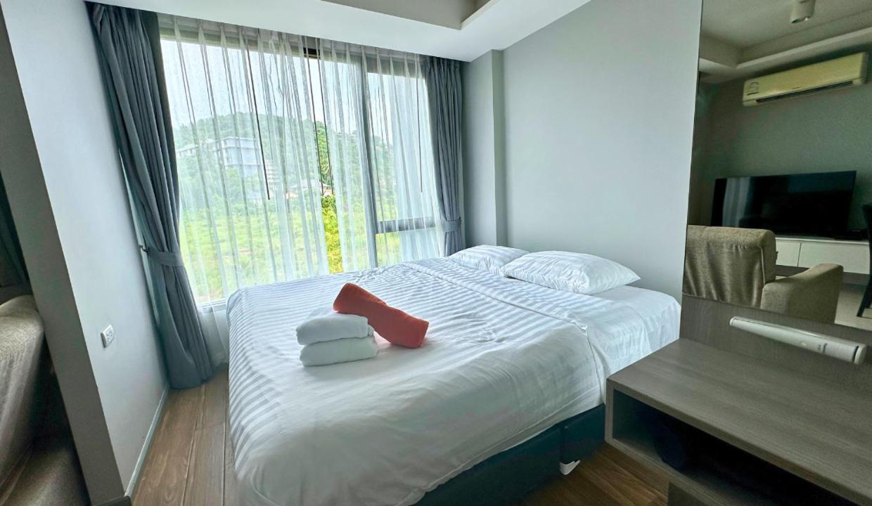6th Avenue Surin Beach (Phuket)