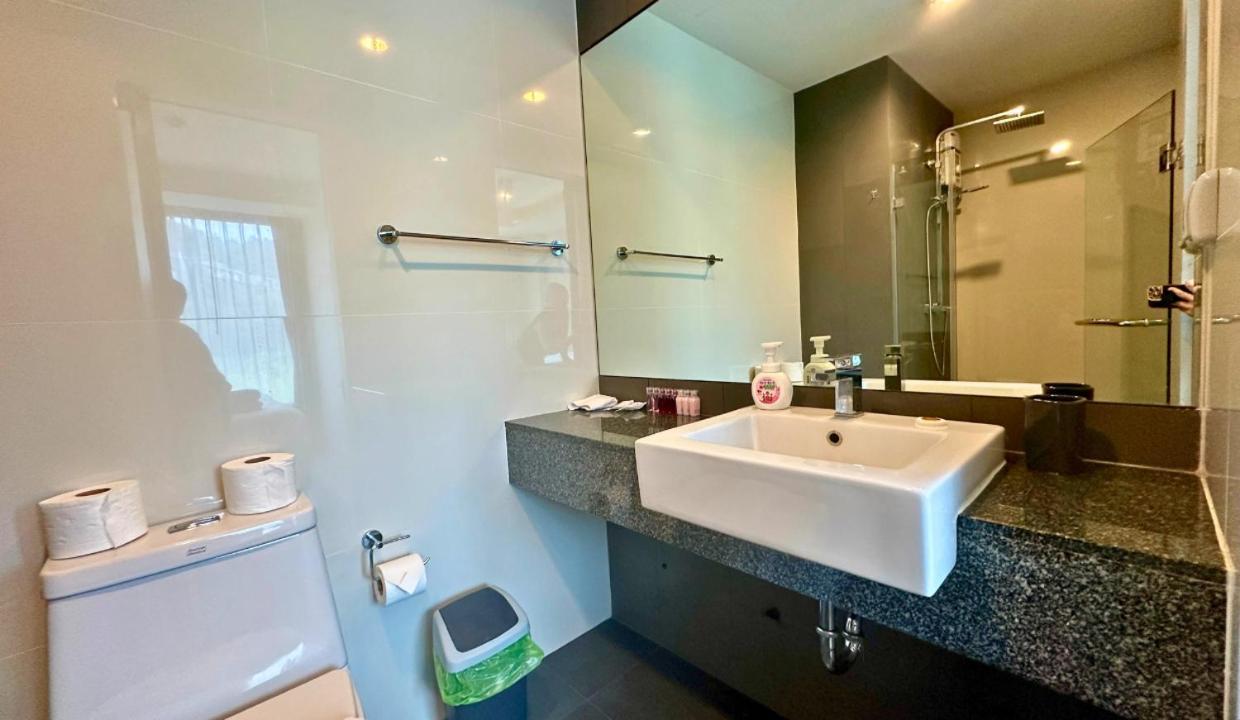 6th Avenue Apartment *