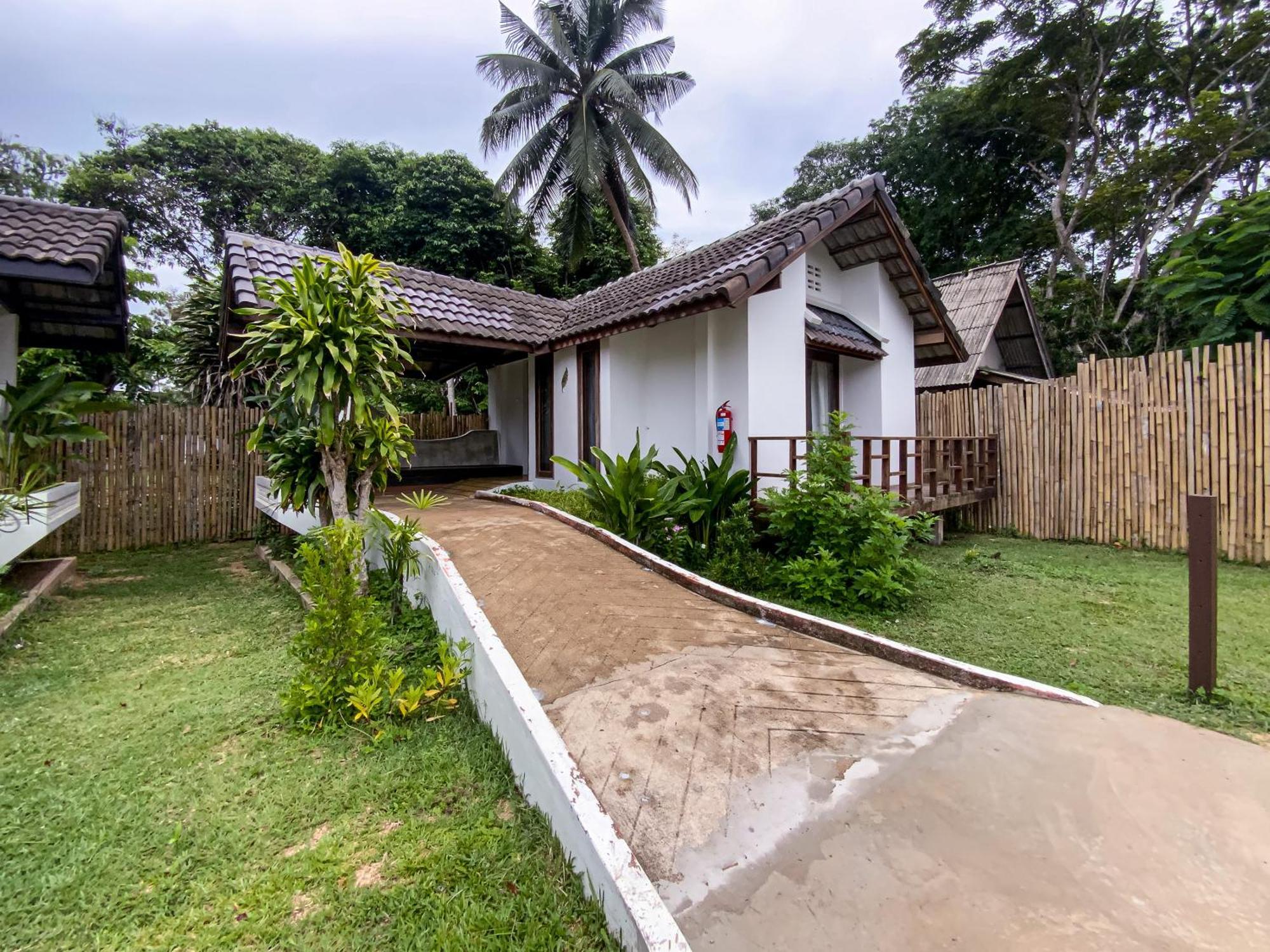 Chumphon Cabana Resort 4*