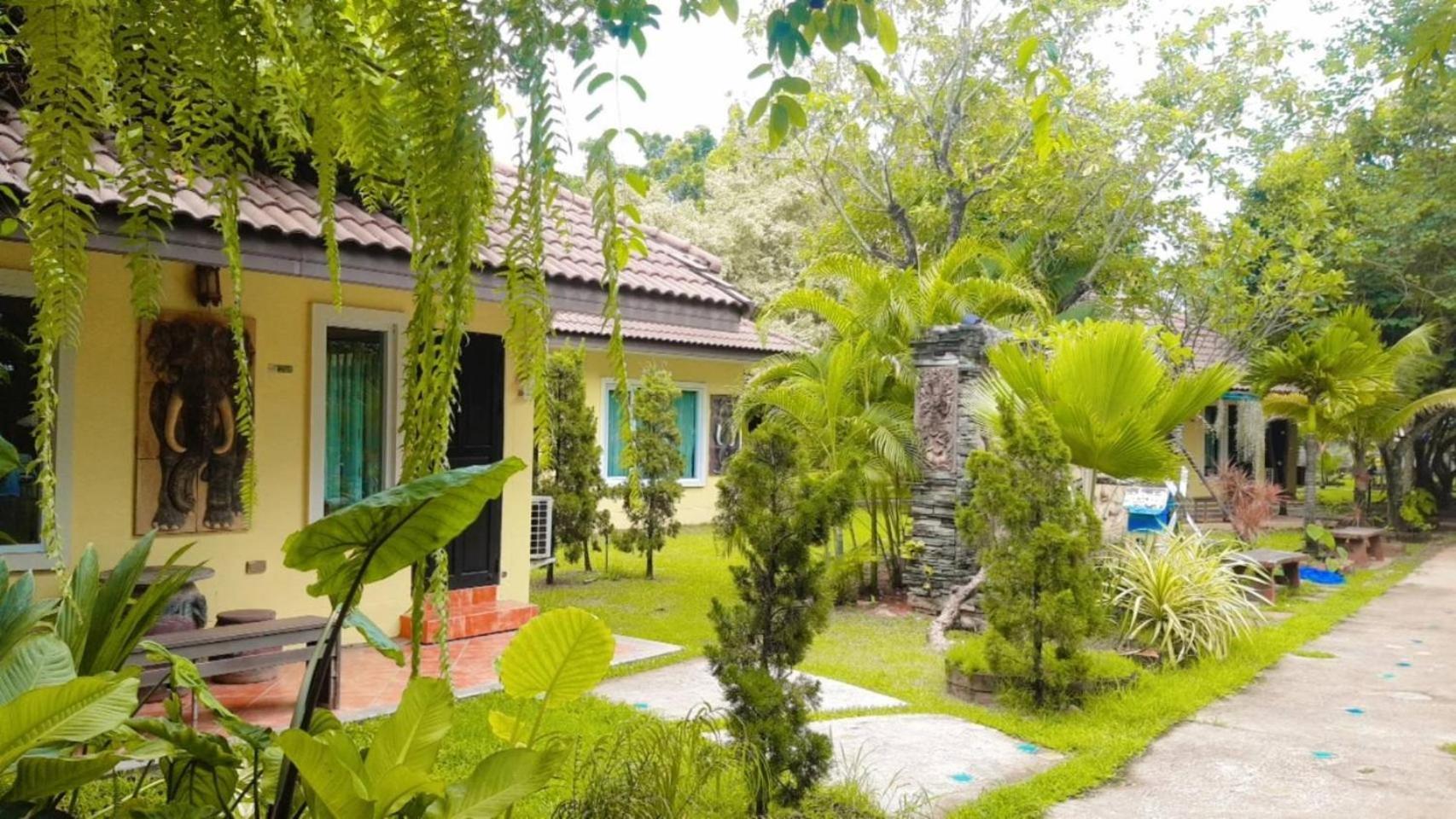 Park & Pool 3*