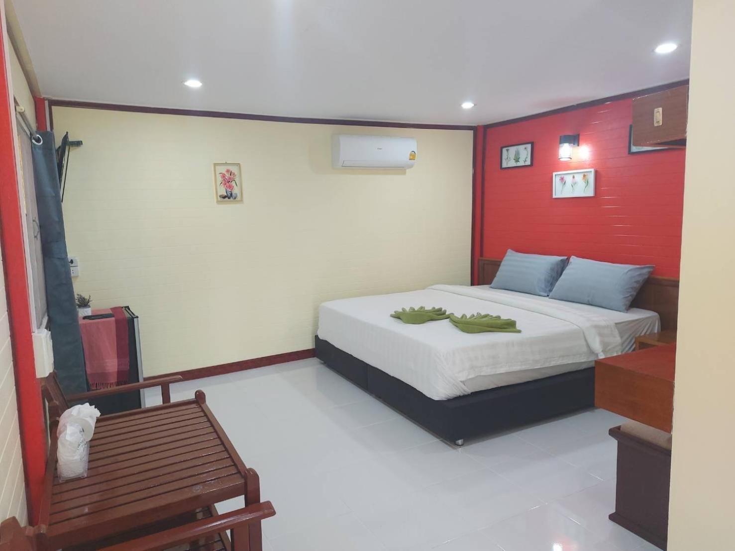 Resort Haad Somboon House Bang Saphan