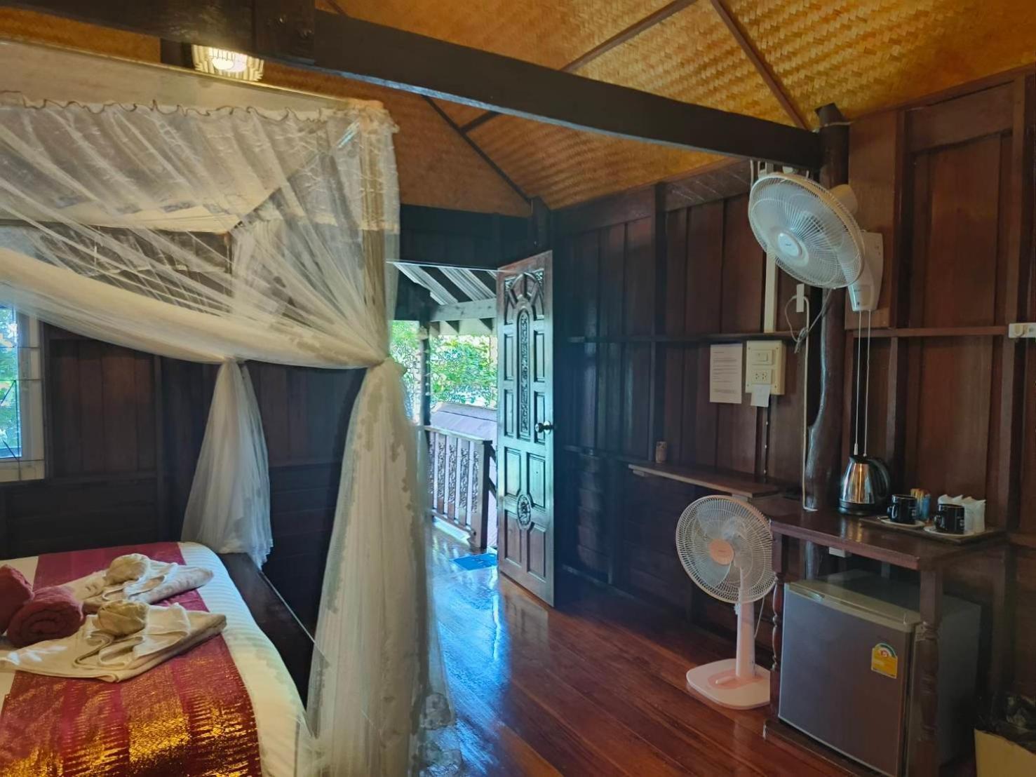 Guest house Kohjum Seafront 2*