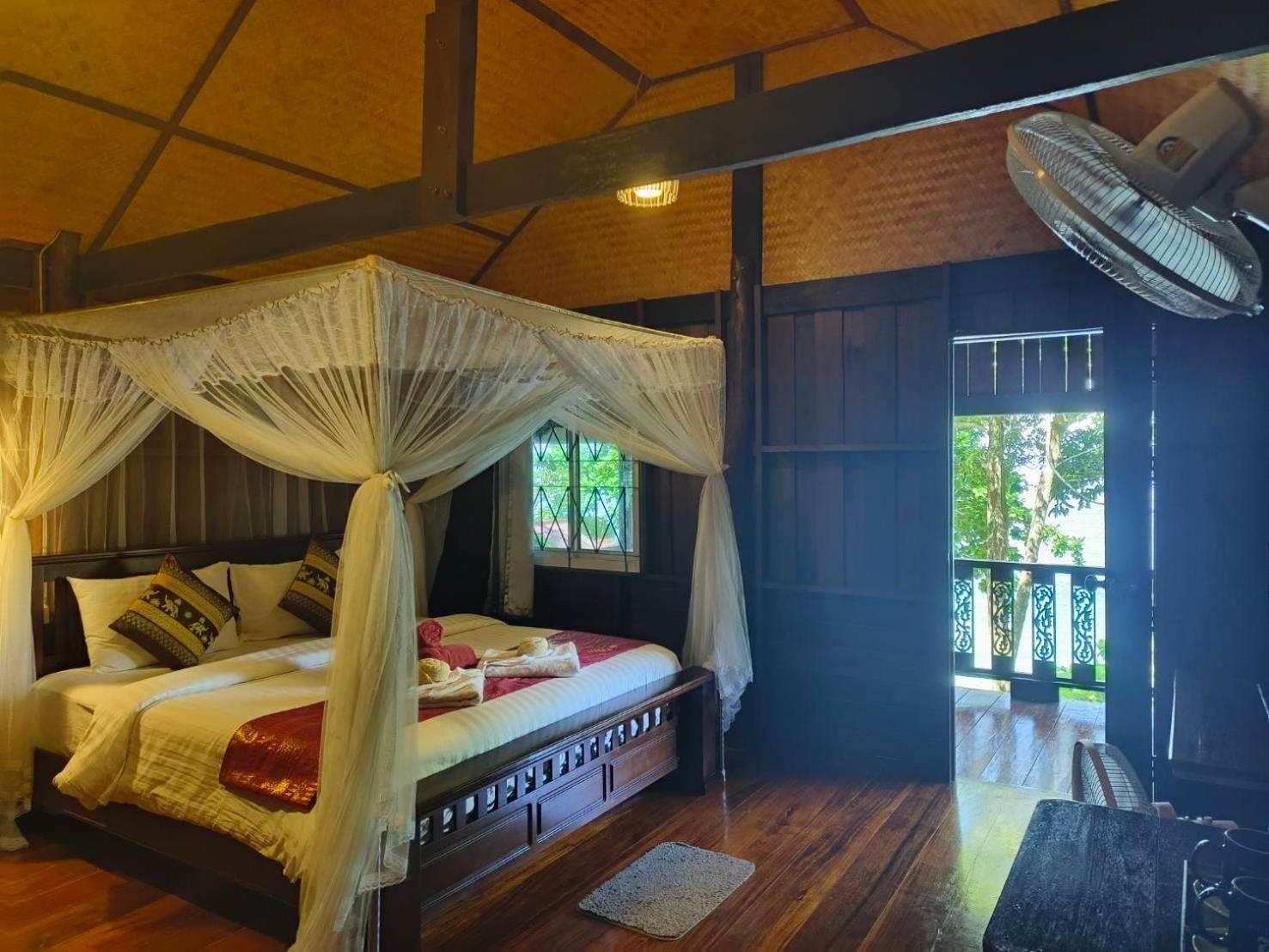 Kohjum Seafront Guest house