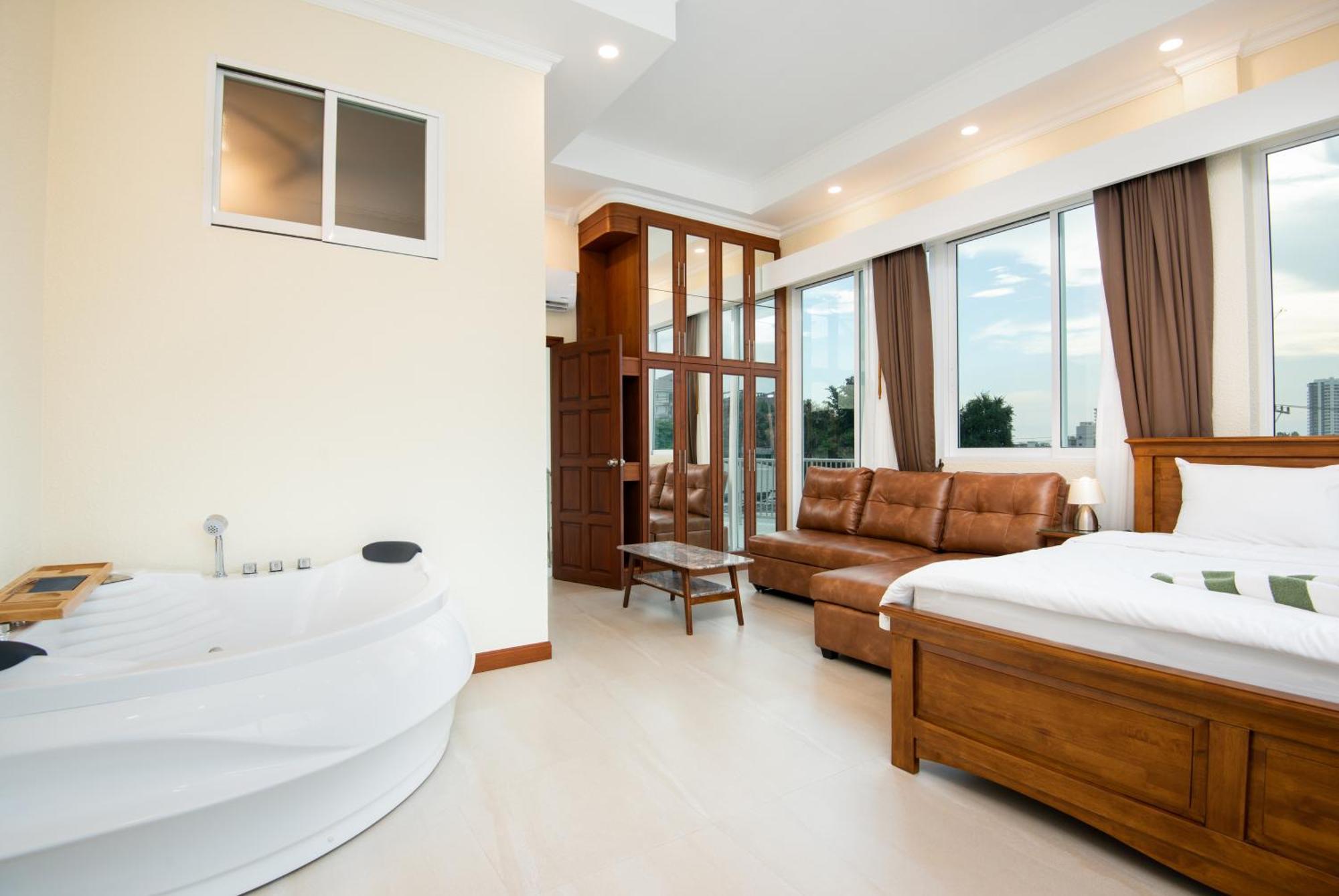 Pratamnak Luxury Resort