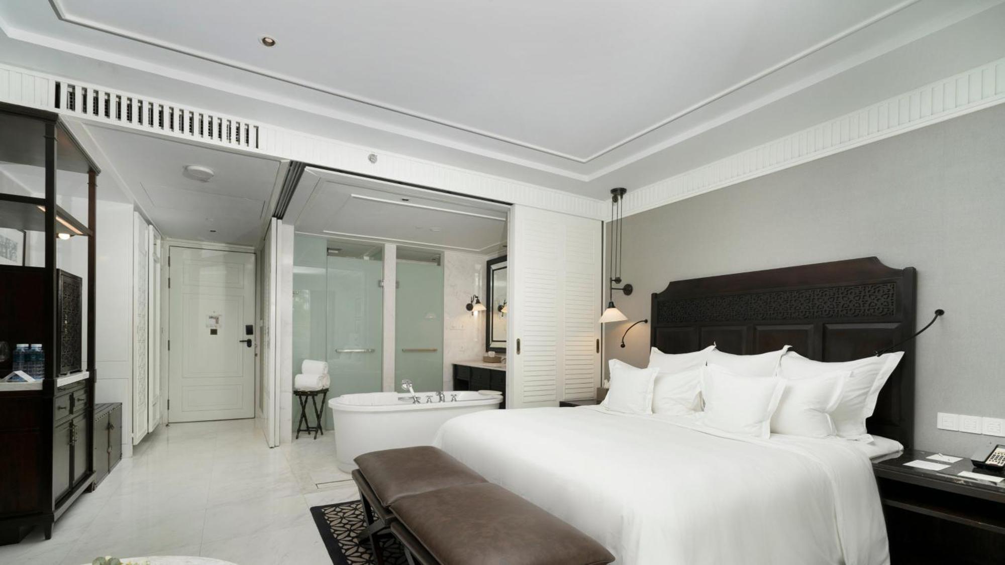 Intercontinental By Ihg Resort HHQ