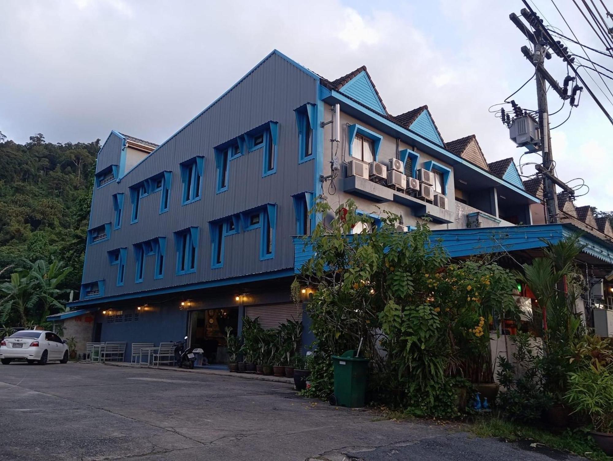 Seabox Khaolak Hostel