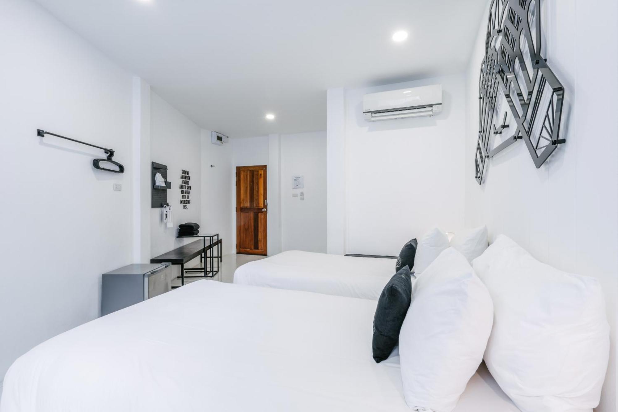 Blu Monkey Island Hotel