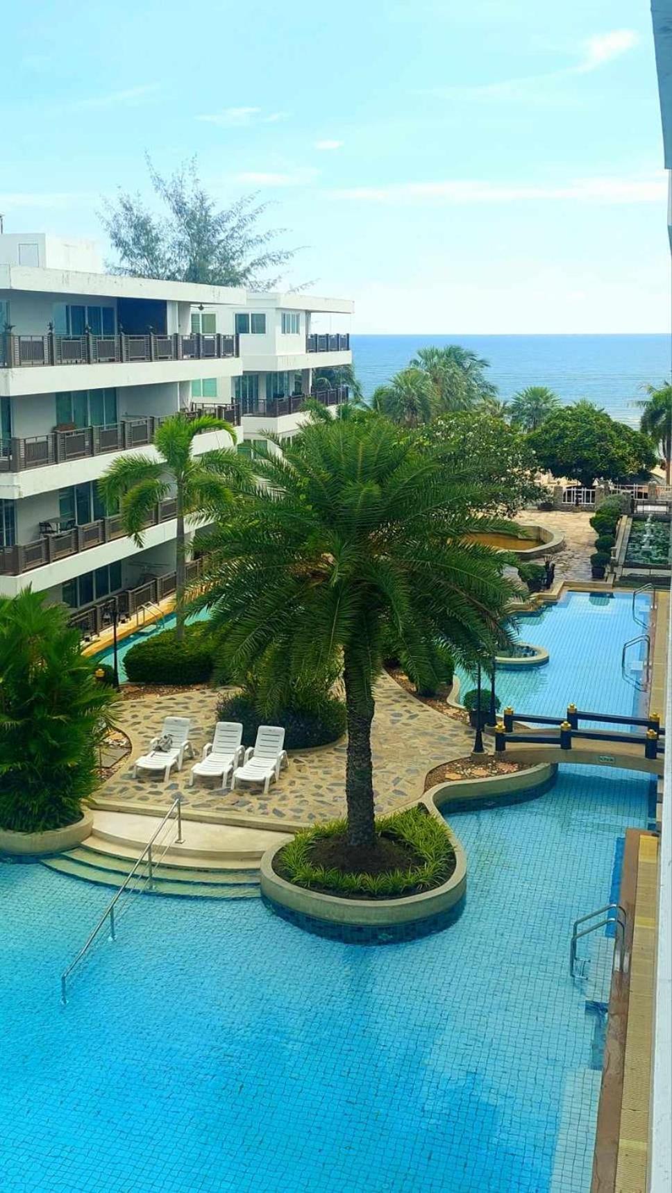 Apartment Beachfront With Balcony, Sea View & Pool View - Cha Am - Hua Hin