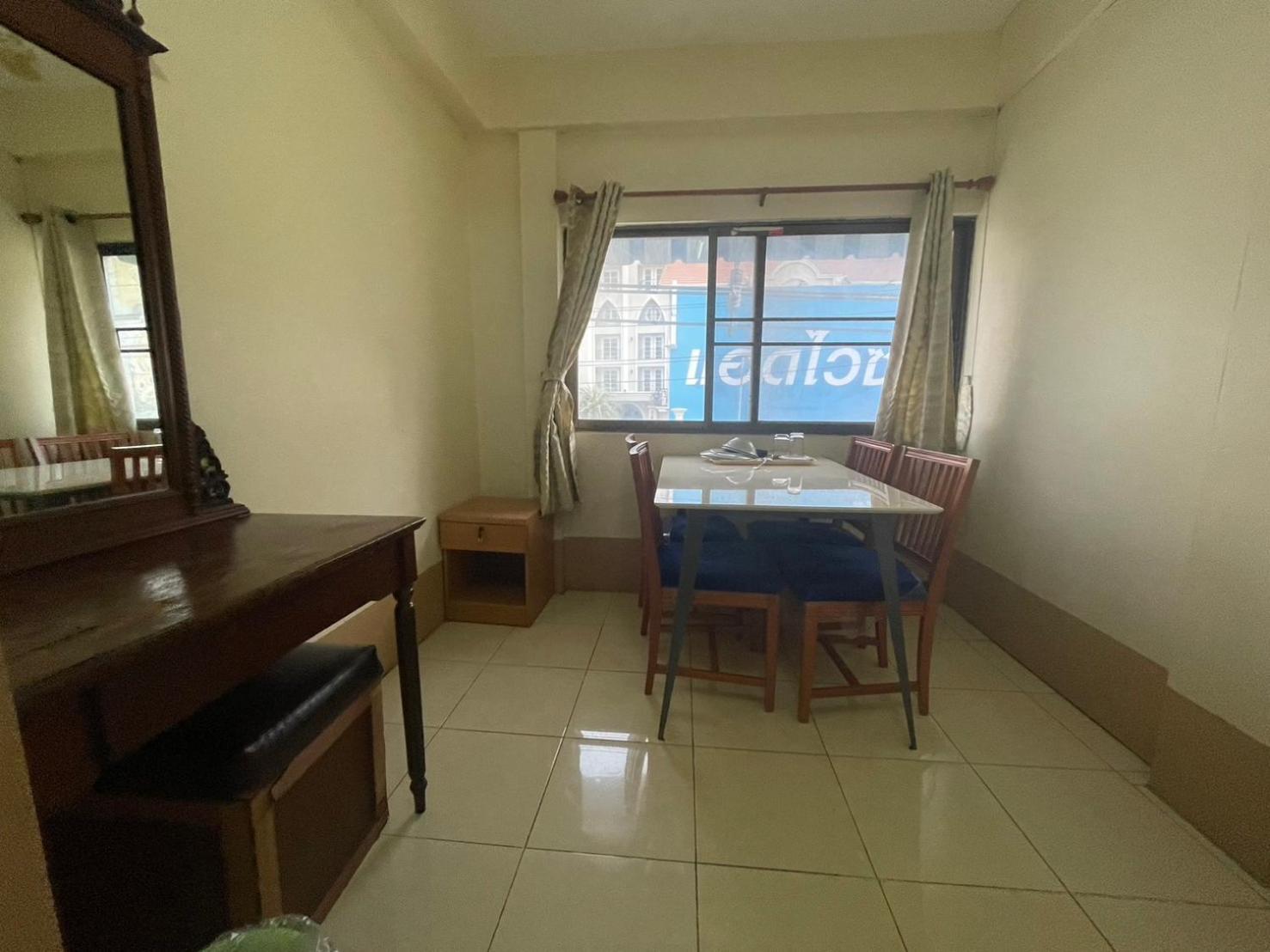 Oyo 75494 President Guest house Pattaya