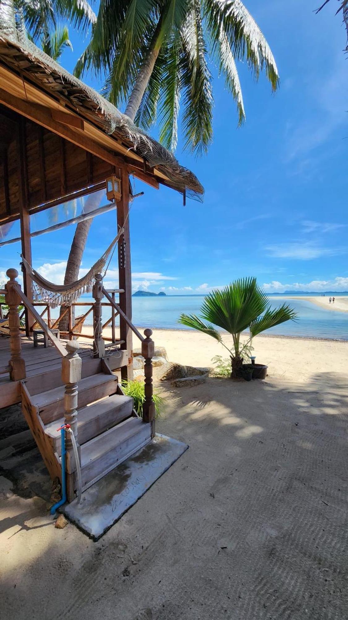 Castaway Resort *