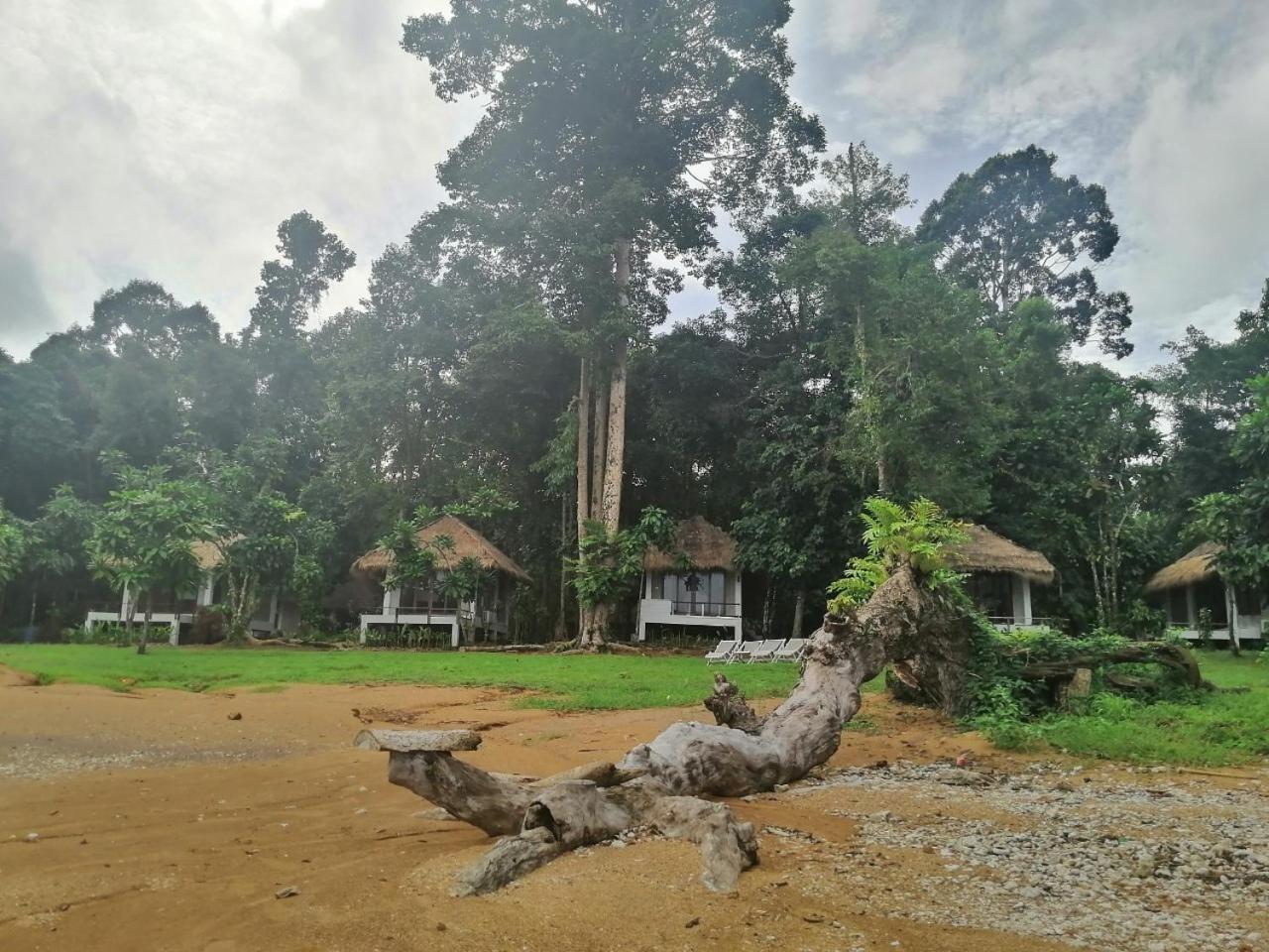 Allure Resort *