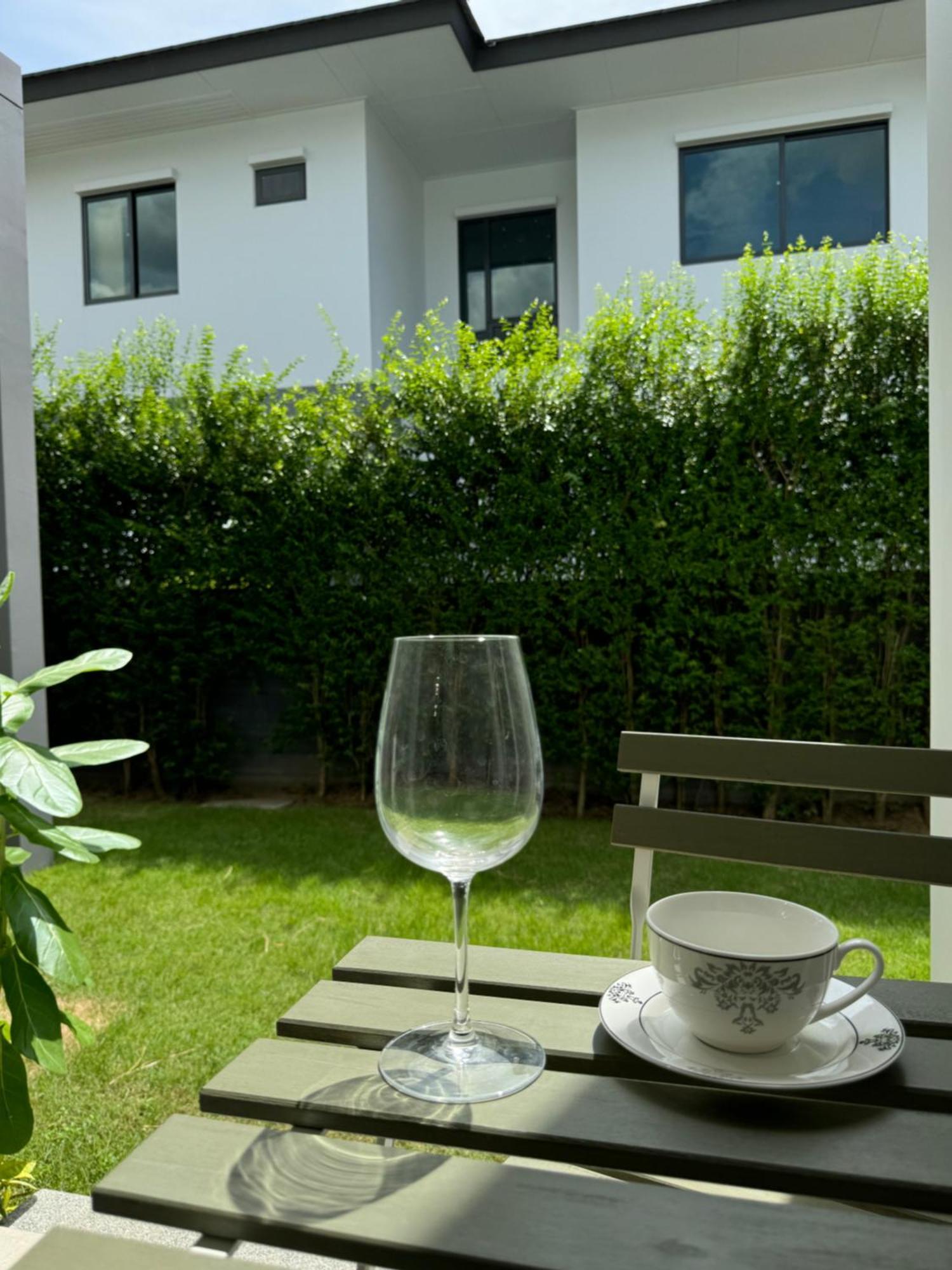 Homestay Garden With Private Entrance In Luxury *