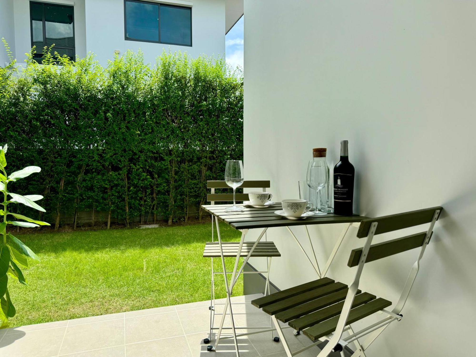 Homestay Garden With Private Entrance In Luxury *