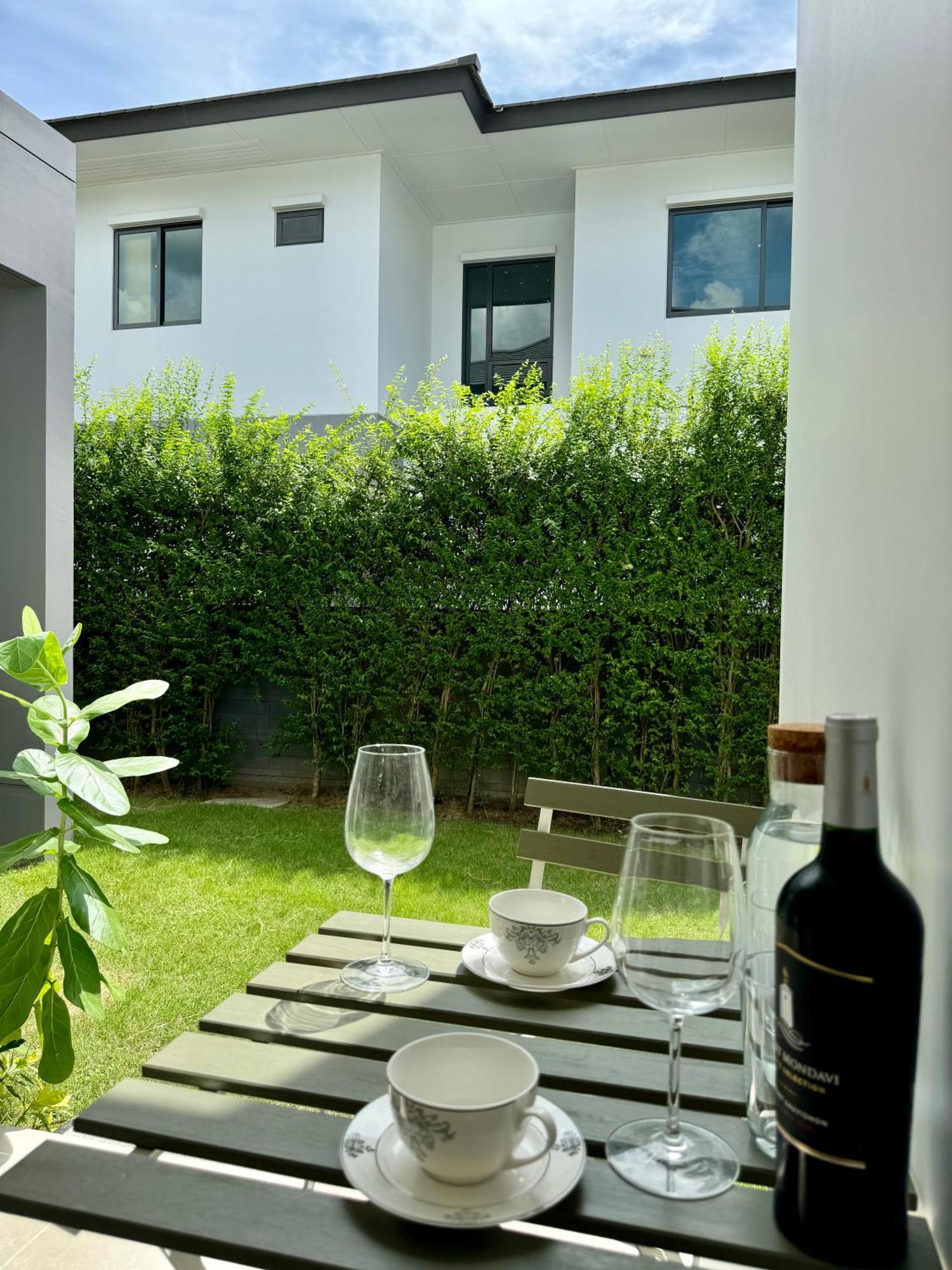 Homestay Garden With Private Entrance In Luxury Bangkok