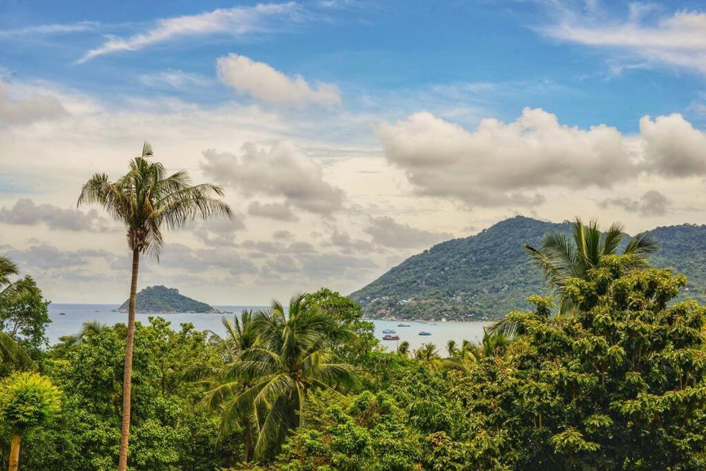 Tropical Villa *