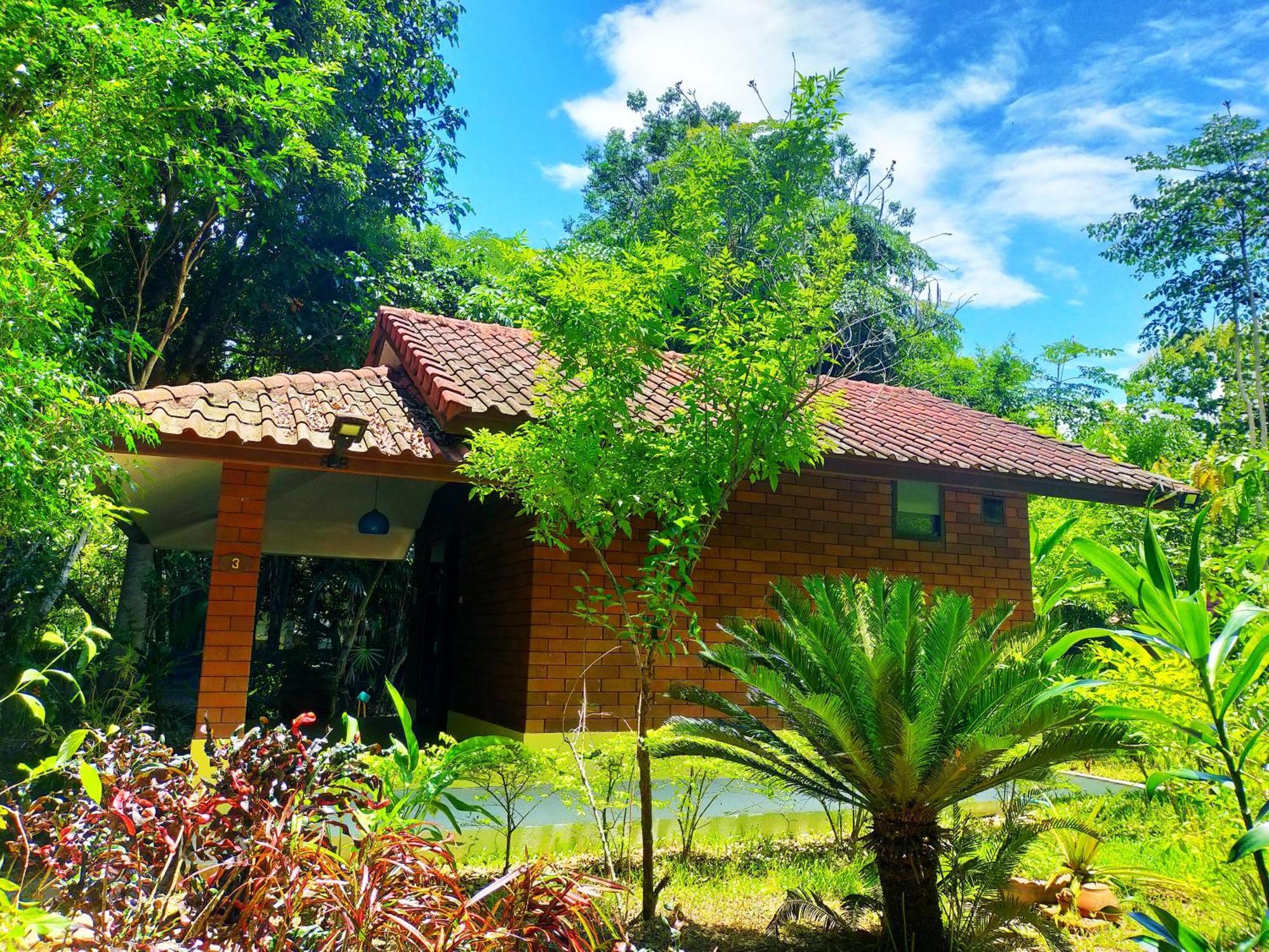 Khoom Kam Kaew Resort 2*