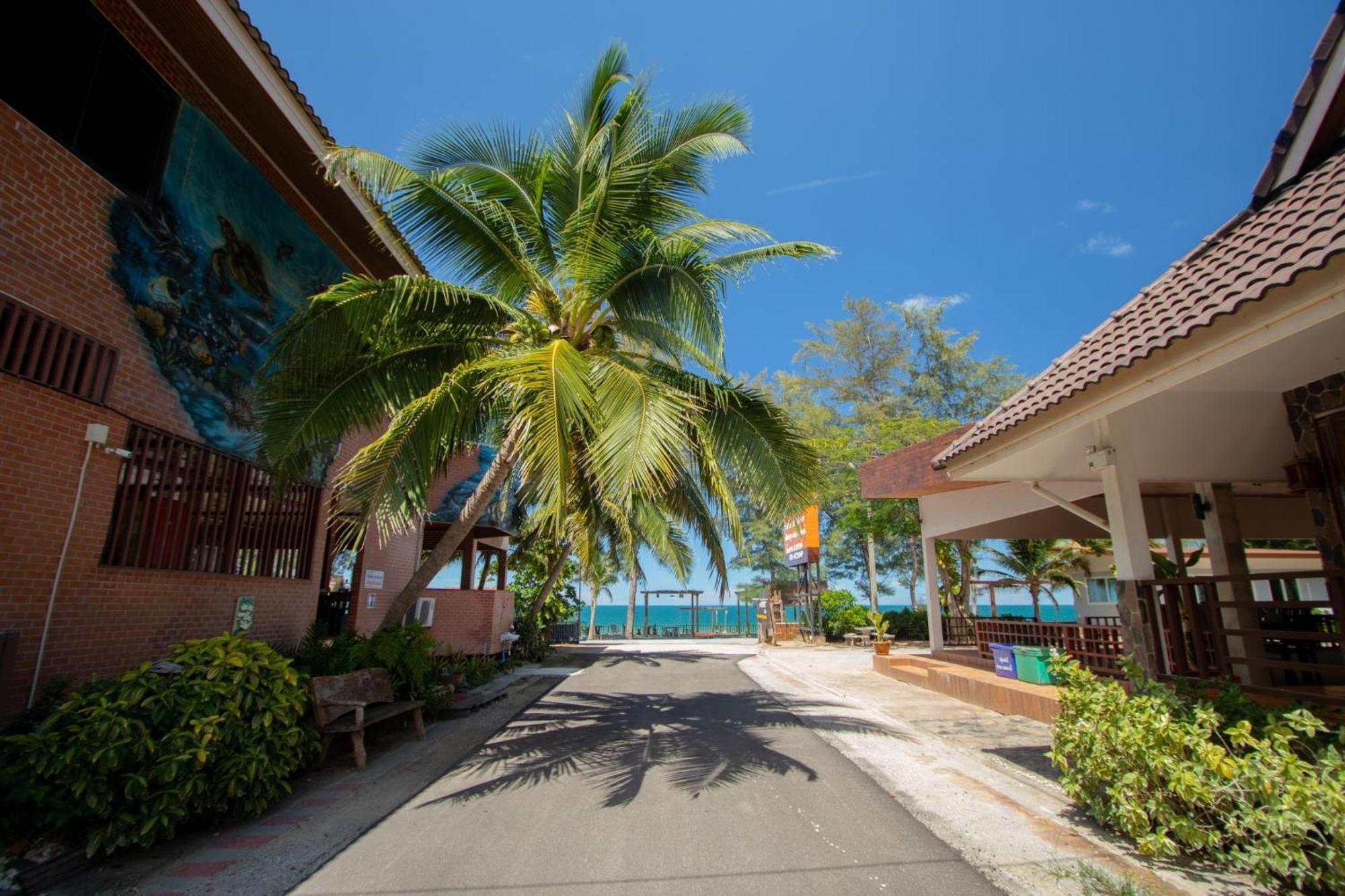 Guest house หาดทรายขาวรีสอร์ท Bang Saphan