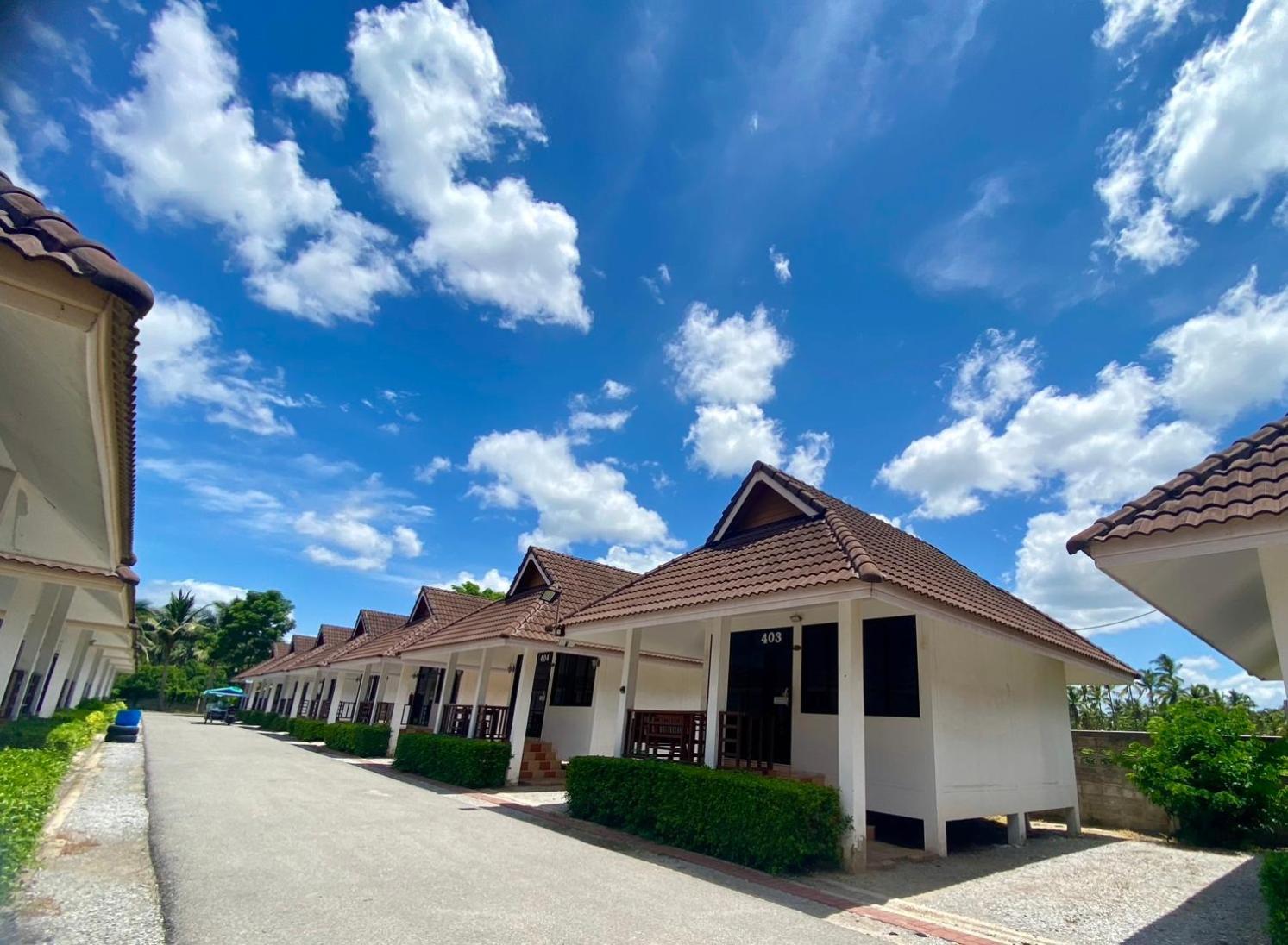 หาดทรายขาวรีสอร์ท Guest house Bang Saphan