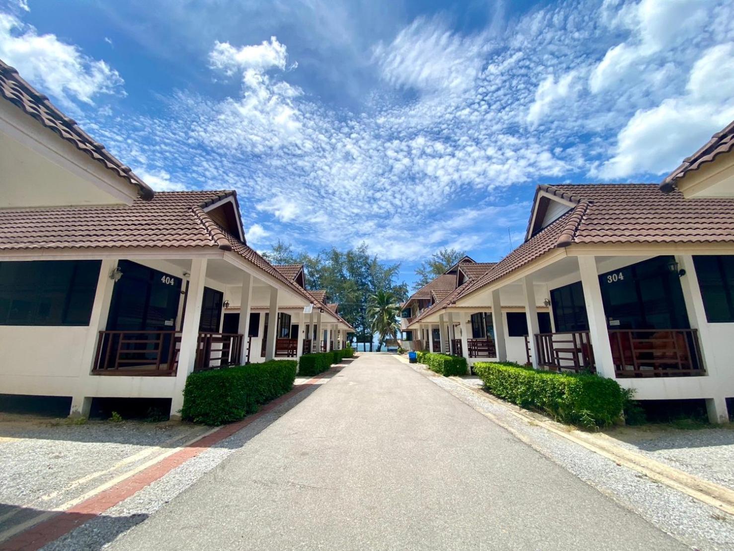 Guest house หาดทรายขาวรีสอร์ท Bang Saphan