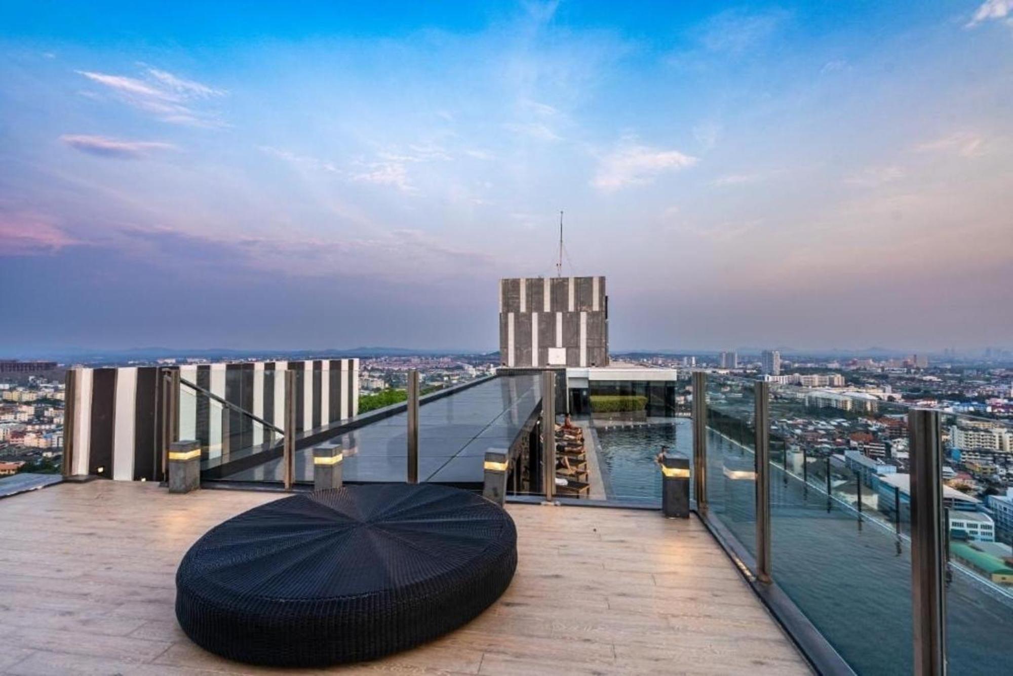 Aparthotel The Base By Mickey Pattaya