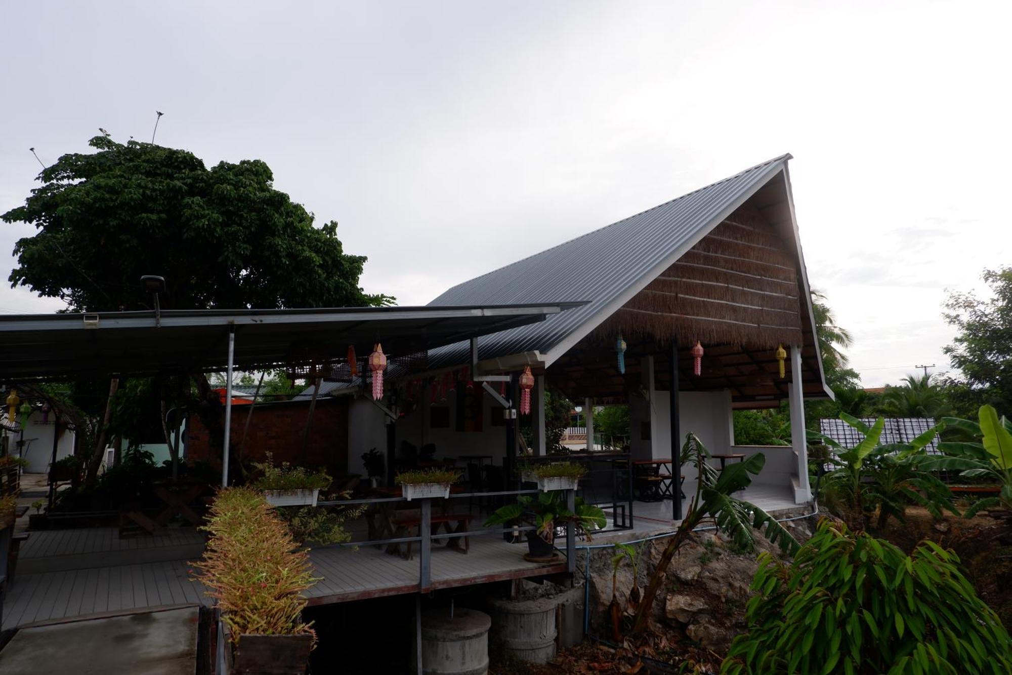 Nok Chan Mee Na Resort