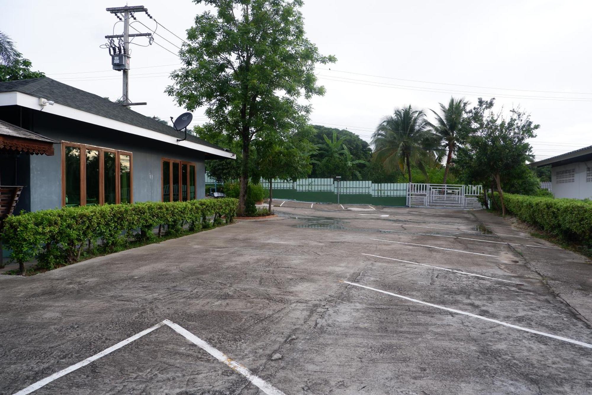 Resort Nok Chan Mee Na 3*