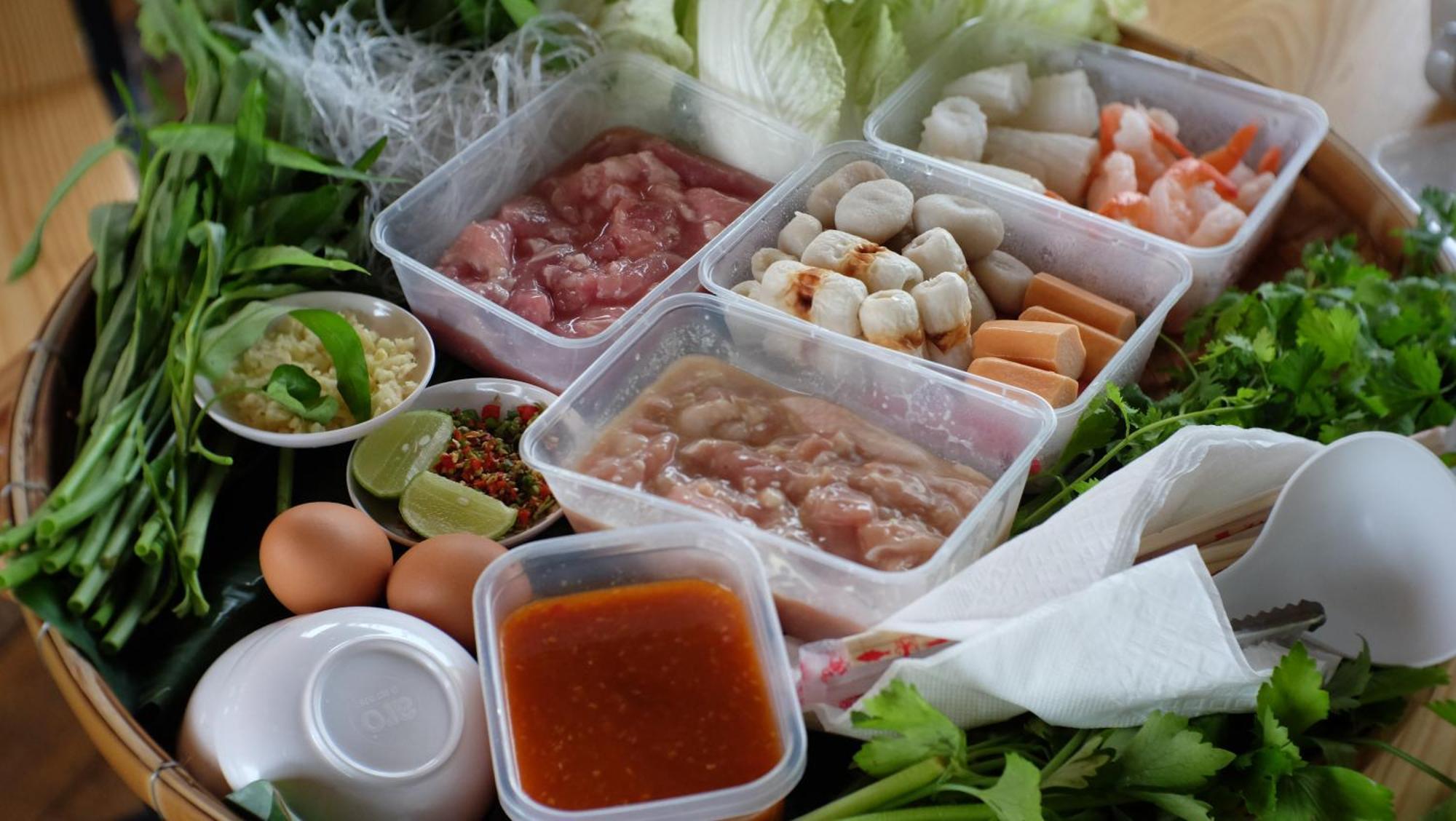 Nok Chan Mee Na 3* Chom Thong
