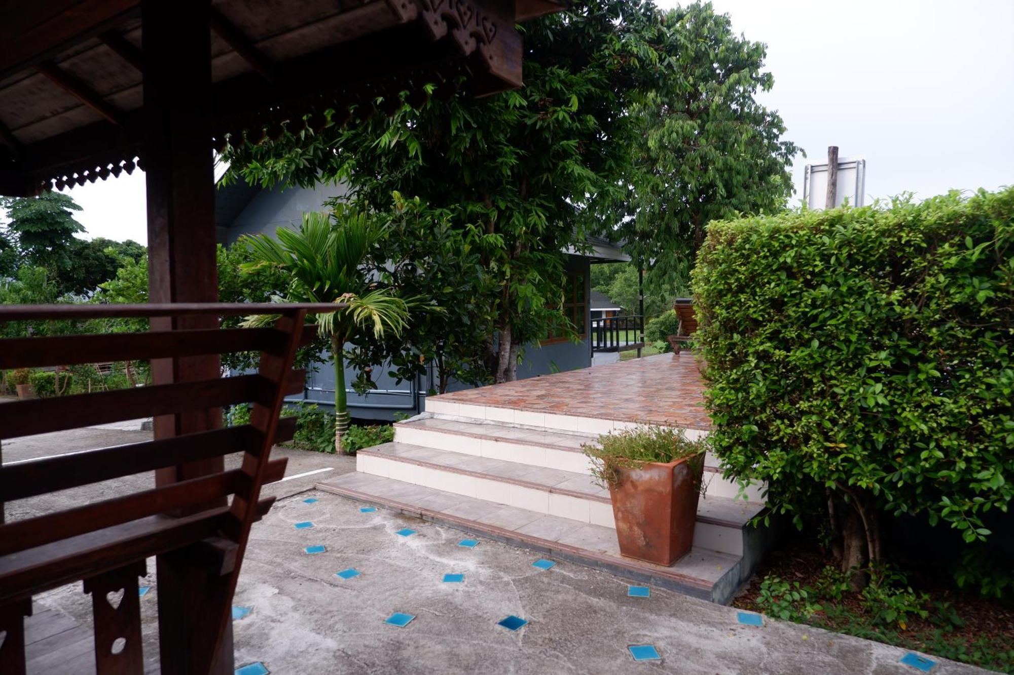 Resort Nok Chan Mee Na