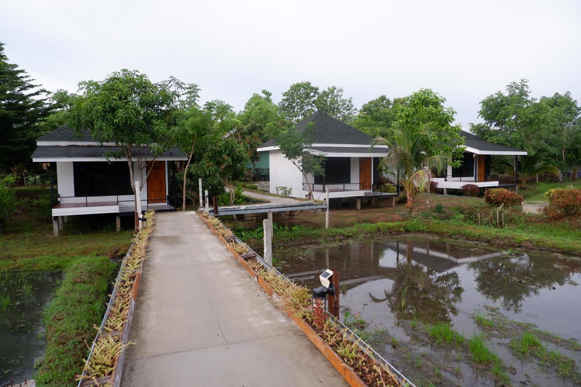 Resort Nok Chan Mee Na 3*