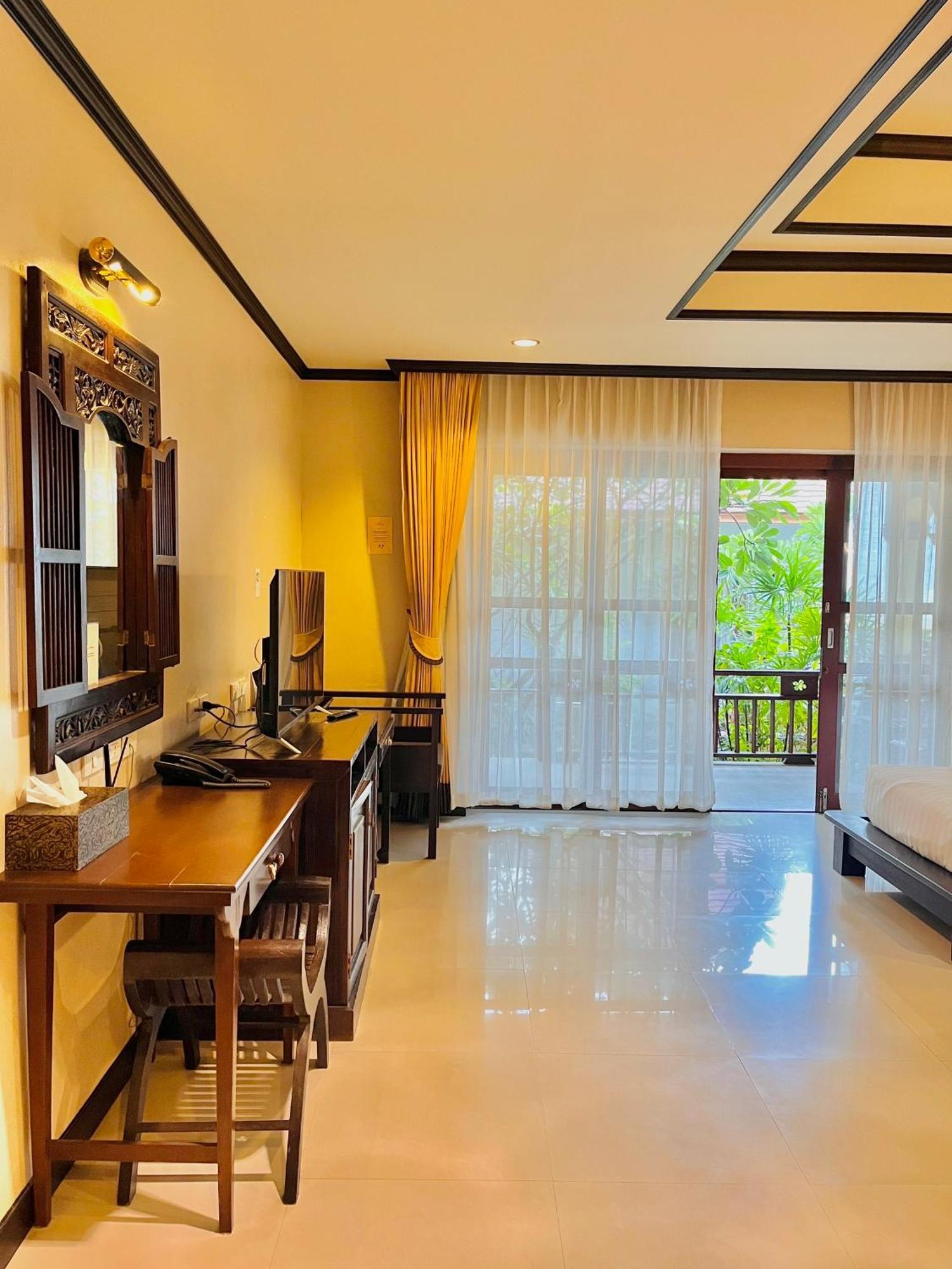 Kanok Buri Resort 4*