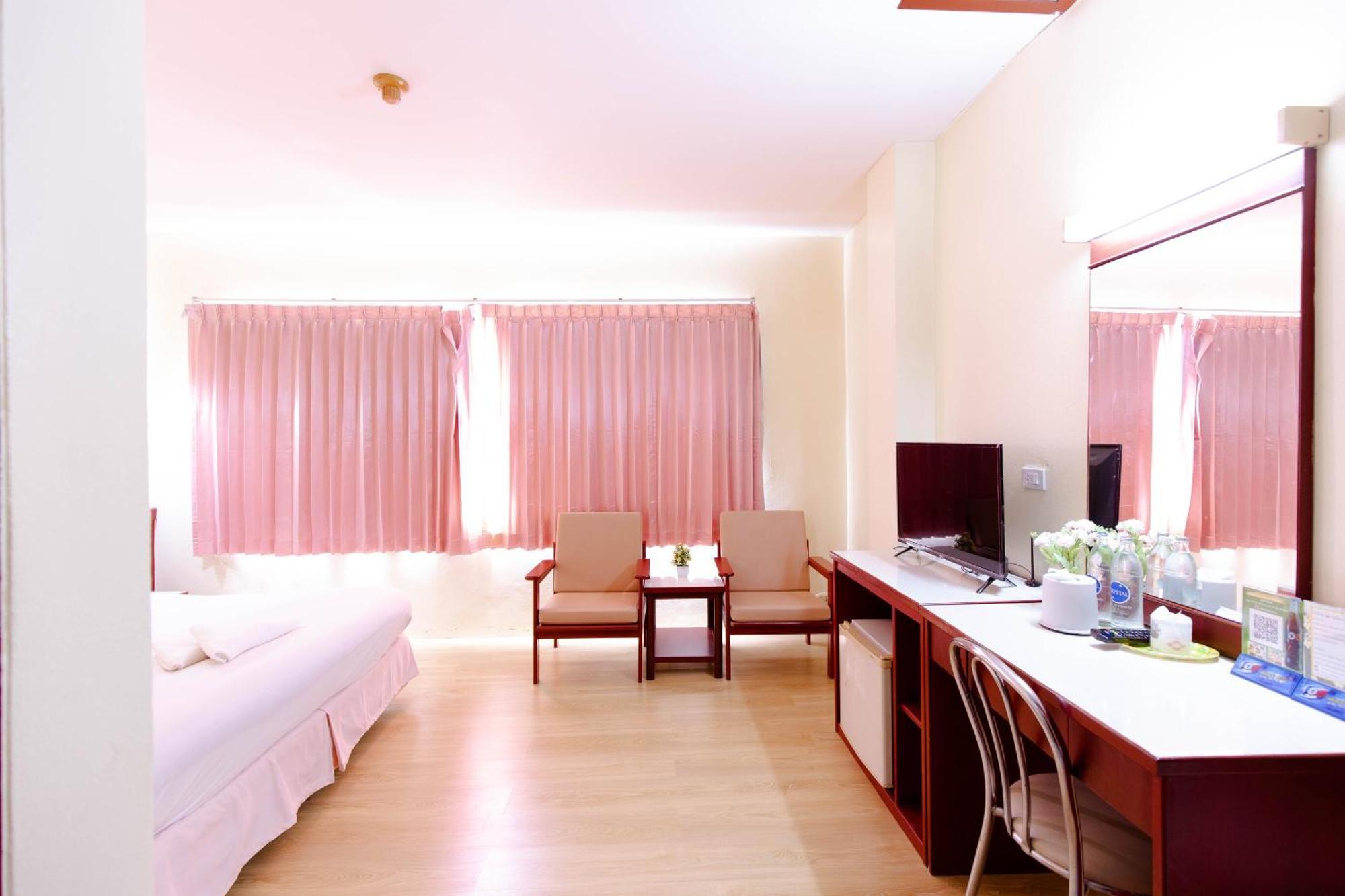 Palace 3*