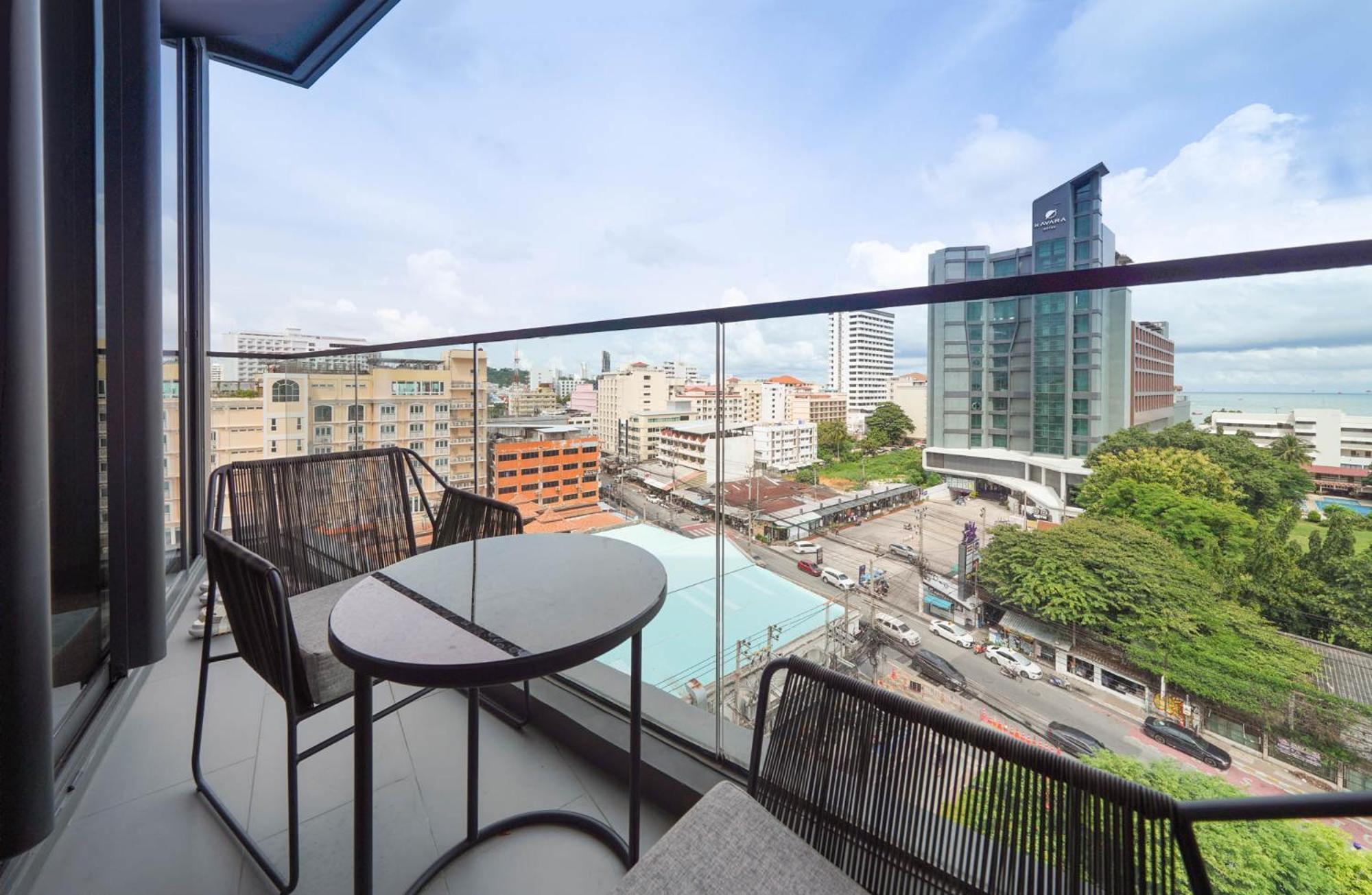 Edge 2bdrm Balcony Ocean View Pattaya