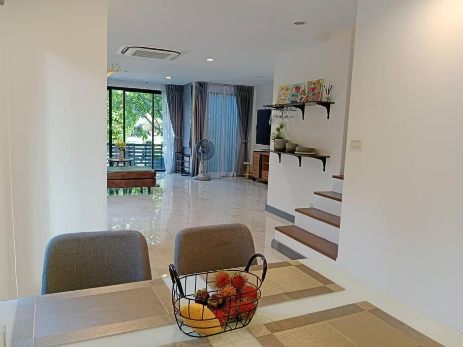 Villa Bangtao 2 Bedroom Corner Pool Access Phuket *