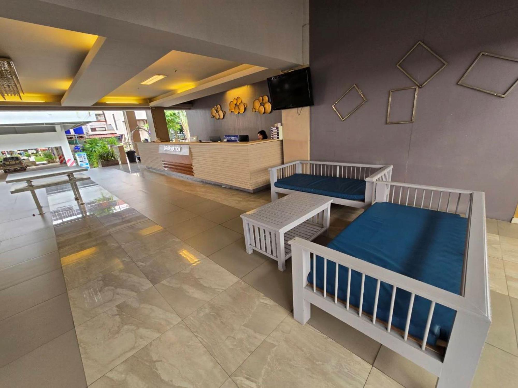 Plaza Hotel 3*