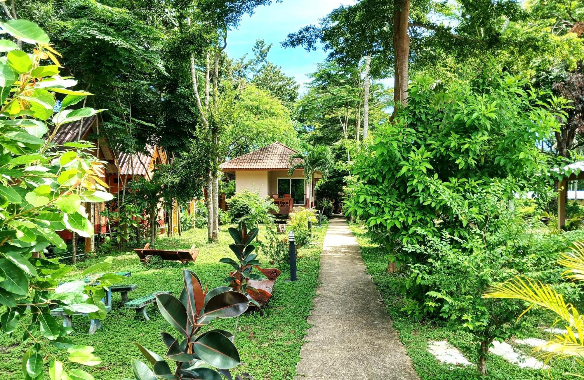 Baan Long Lodge *